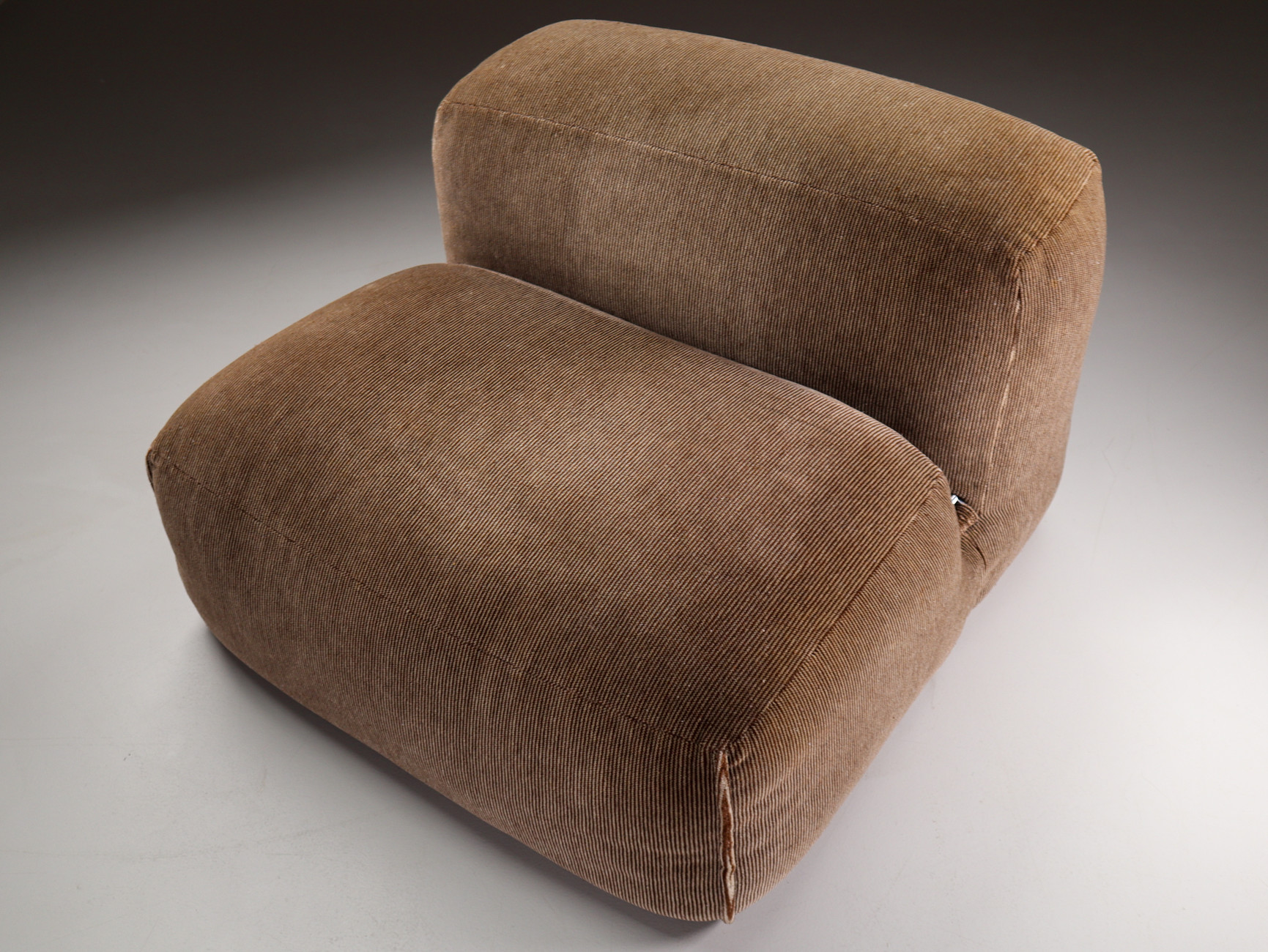 Mario Bellini 'Le Mura' Lounge Chair in Mohair Velvet by Cassina, Italy, 1972 Mid-20th century