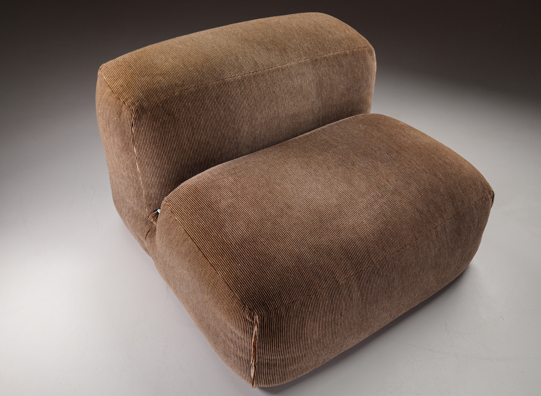 Mario Bellini 'Le Mura' Lounge Chair in Mohair Velvet by Cassina, Italy, 1972 Mid-20th century