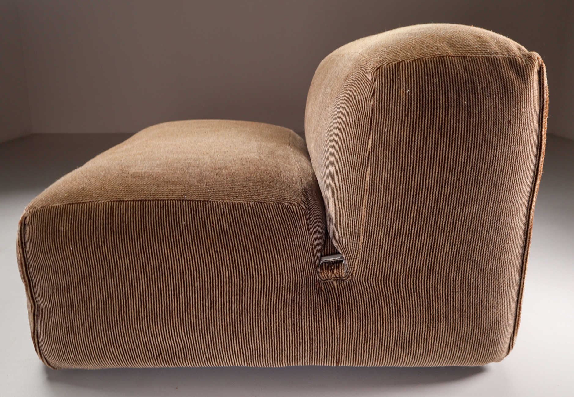 Mario Bellini 'Le Mura' Lounge Chair in Mohair Velvet by Cassina, Italy, 1972 Mid-20th century