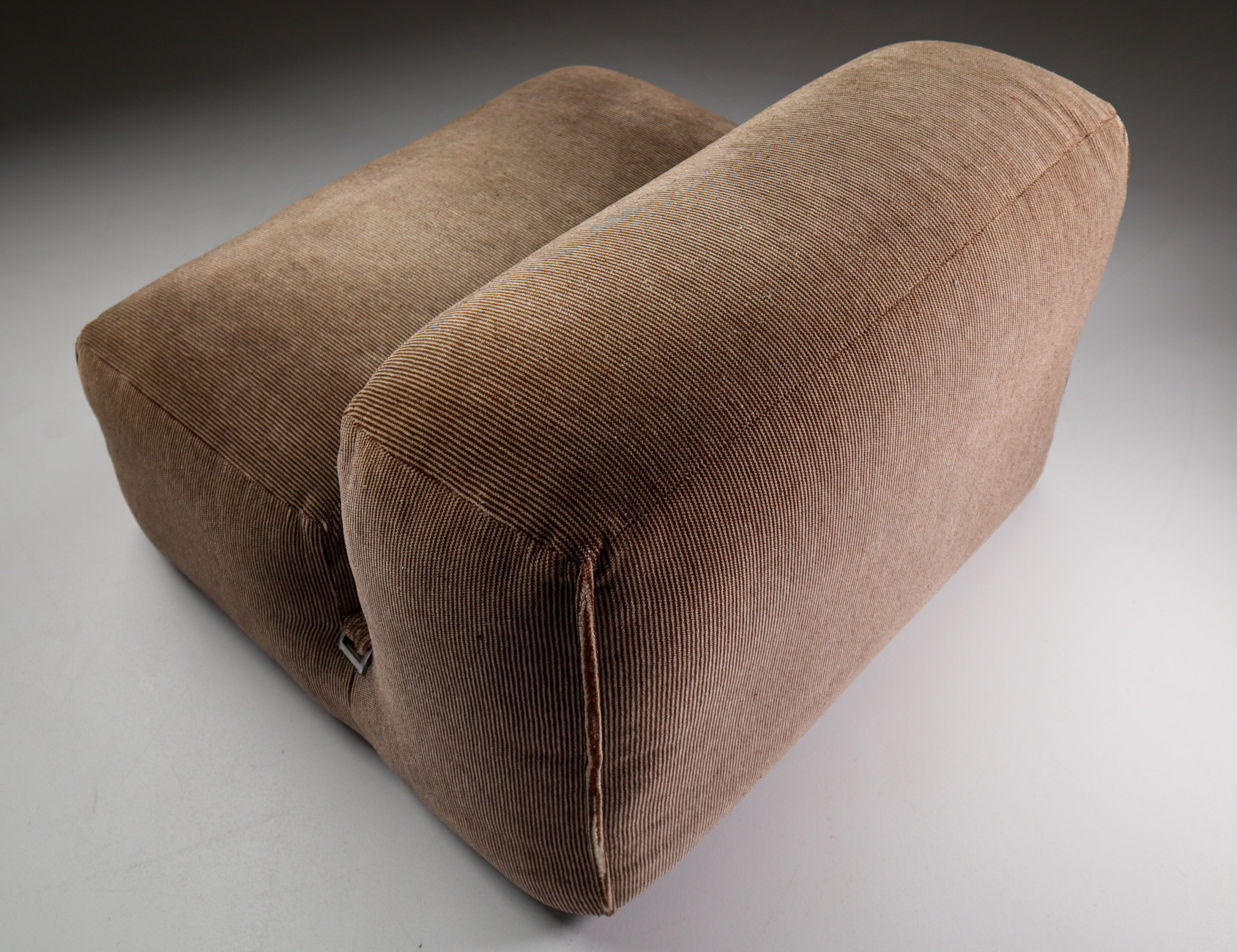 Mario Bellini 'Le Mura' Lounge Chair in Mohair Velvet by Cassina, Italy, 1972 Mid-20th century
