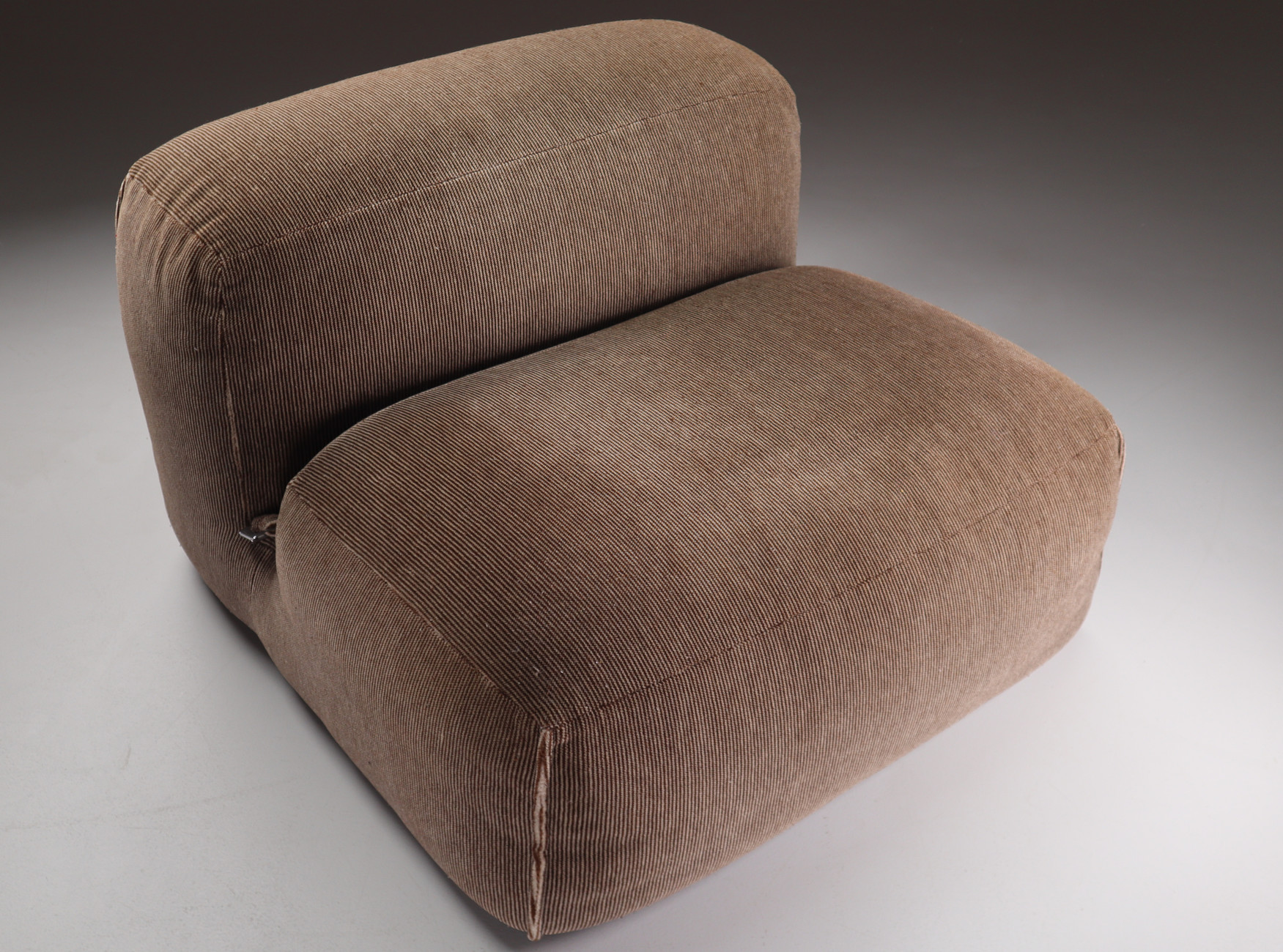 Mario Bellini 'Le Mura' Lounge Chair in Mohair Velvet by Cassina, Italy, 1972 Mid-20th century