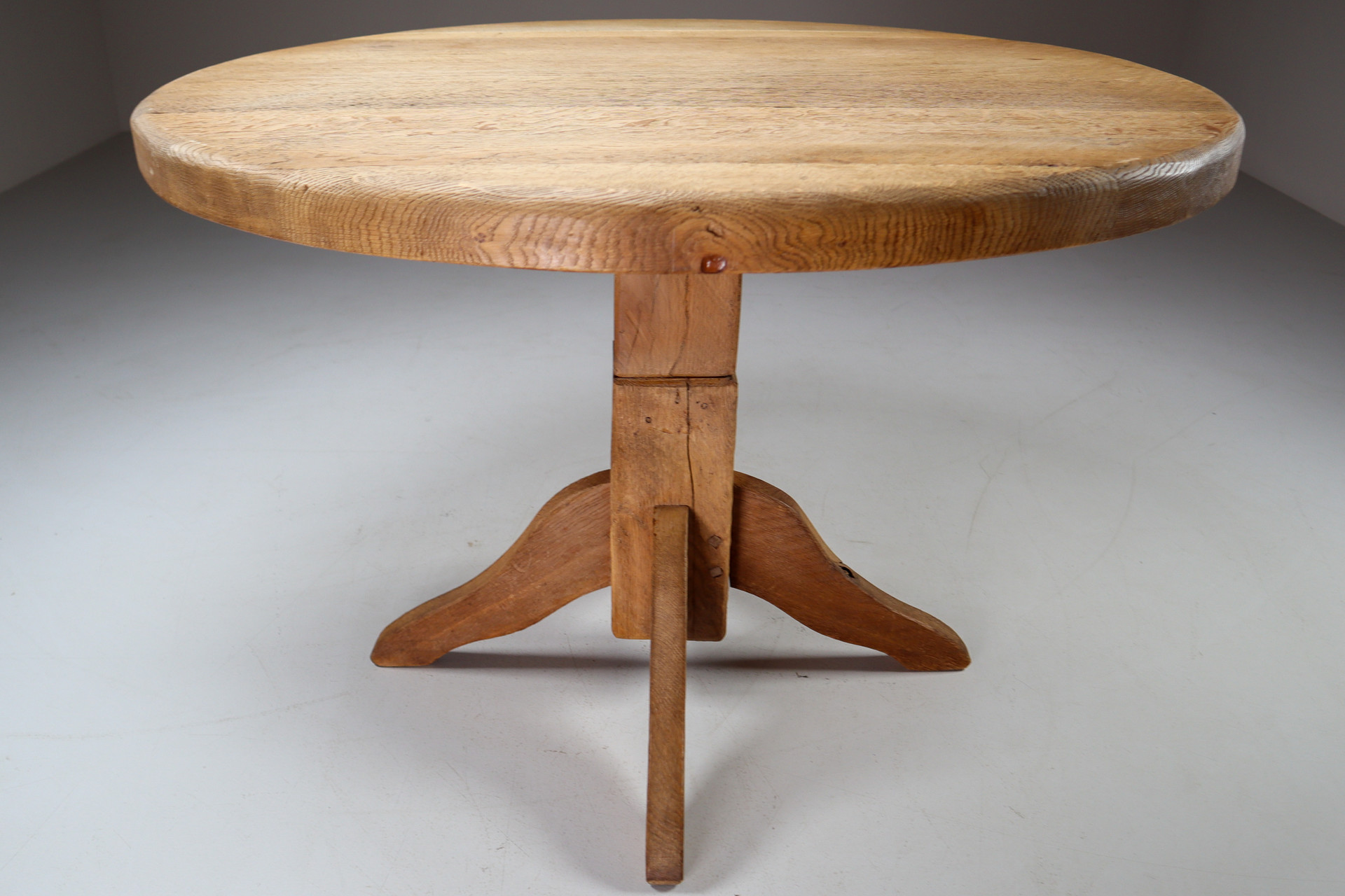 Mid-Century Brutalist Round Table In Solid Oak , France, C. 1960 Mid-20th century