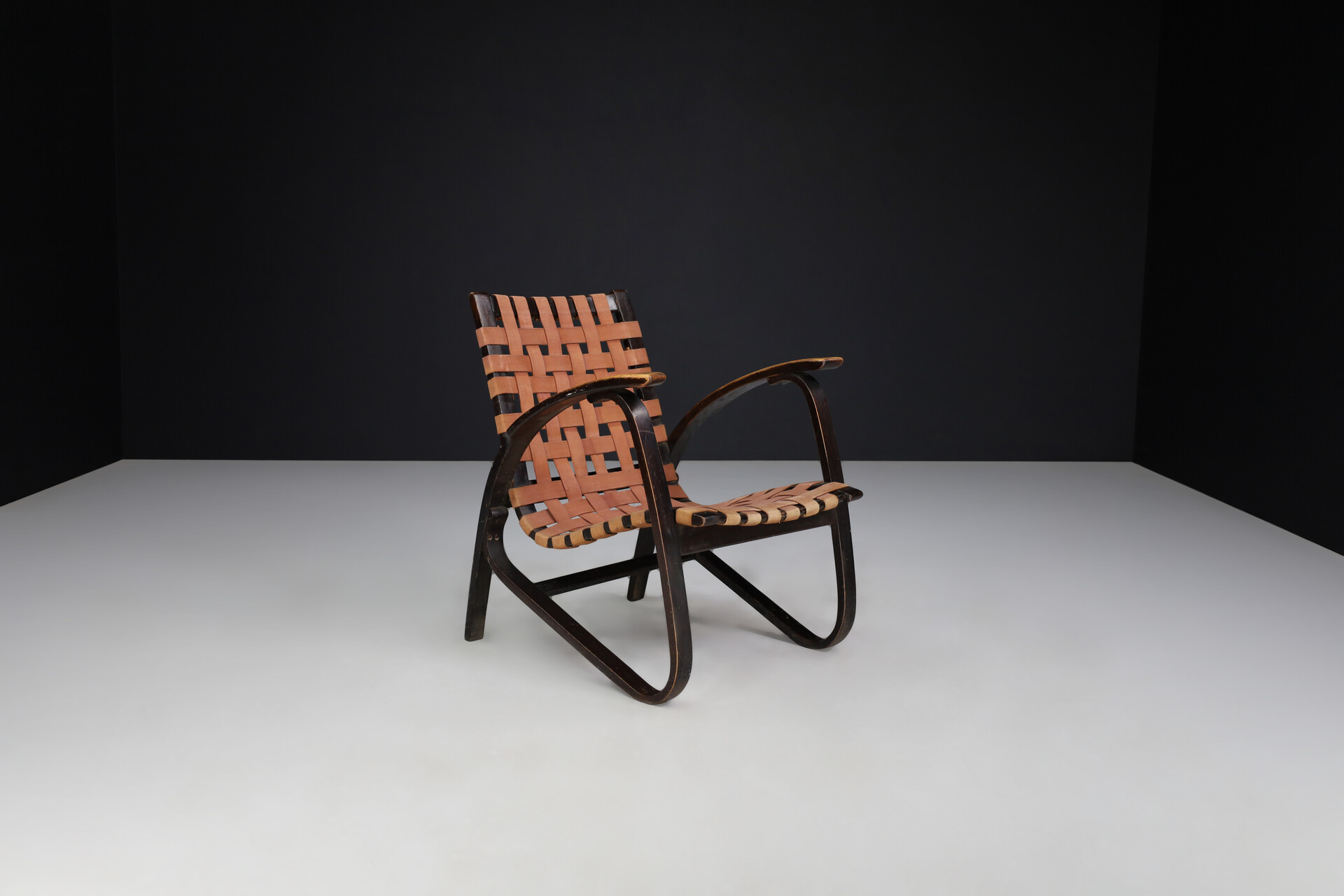 Mid-Century Jan Vaněk Lounge Chair in Bentwood and Canvas, Praque, 1940s Mid-20th century