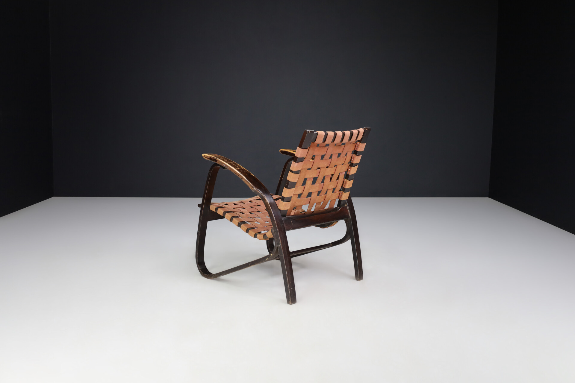 Mid-Century Jan Vaněk Lounge Chair in Bentwood and Canvas, Praque, 1940s Mid-20th century