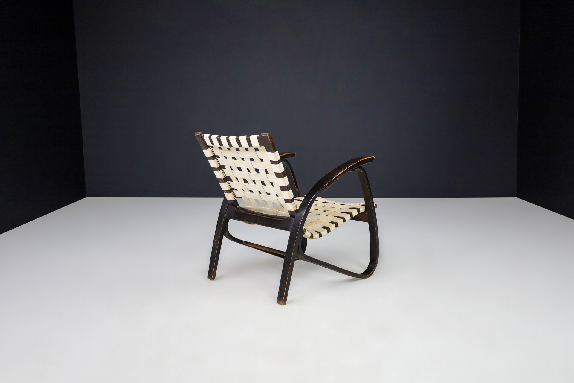 Mid-Century Jan Vaněk Lounge Chair in Bentwood and Canvas, Praque, 1940s Mid-20th century