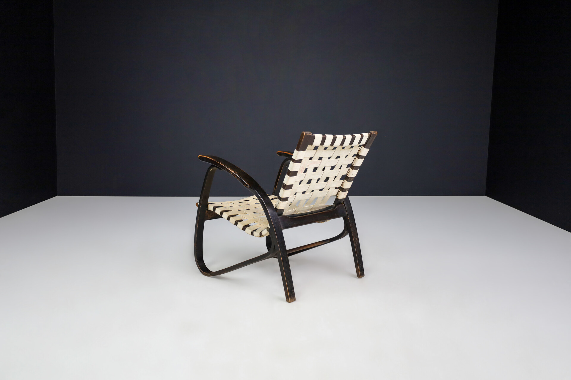 Mid-Century Jan Vaněk Lounge Chair in Bentwood and Canvas, Praque, 1940s Mid-20th century