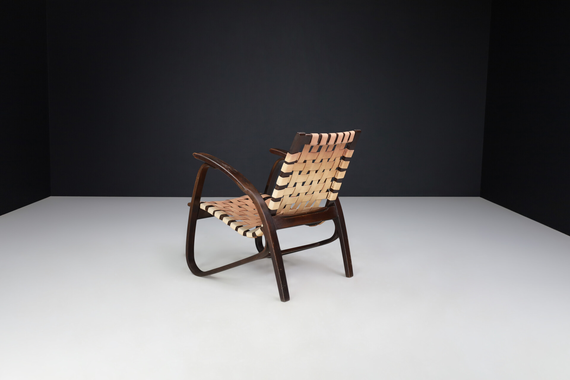 Mid-Century Jan Vaněk Lounge Chair in Bentwood and Canvas, Praque, 1940s Mid-20th century