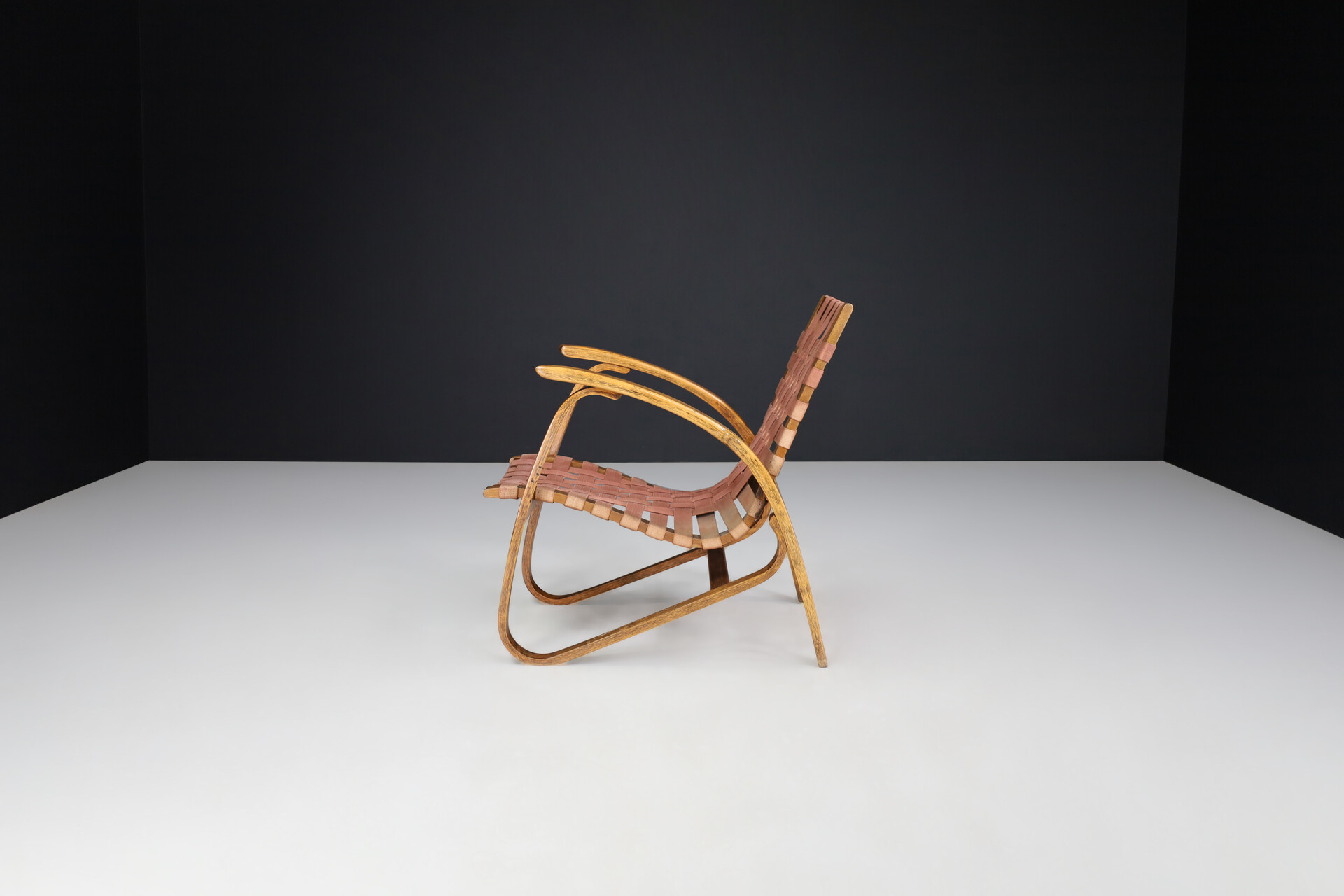 Mid-Century Jan Vaněk Lounge Chair in Bentwood and Canvas, Praque, 1940s Mid-20th century