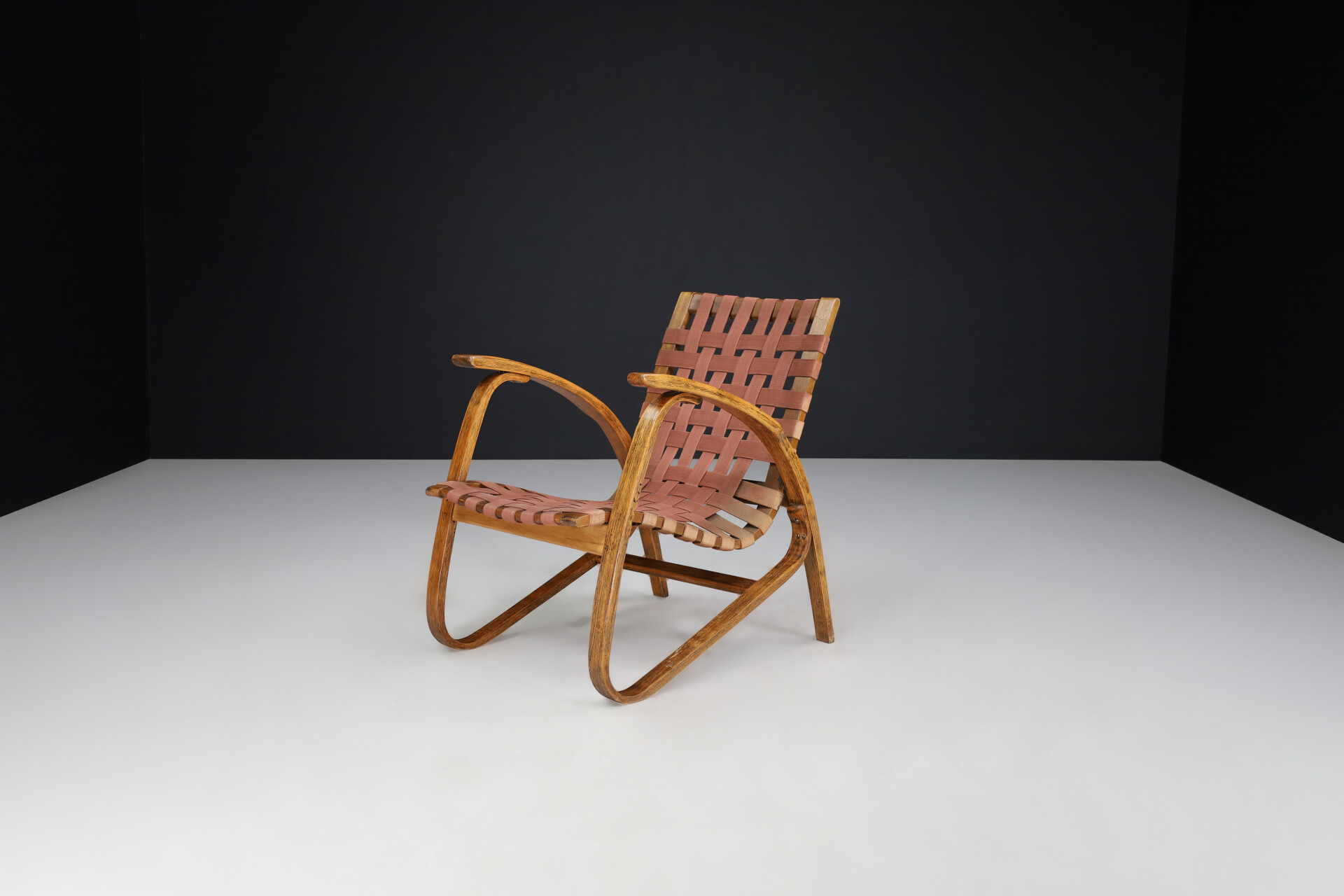 Mid-Century Jan Vaněk Lounge Chair in Bentwood and Canvas, Praque, 1940s Mid-20th century