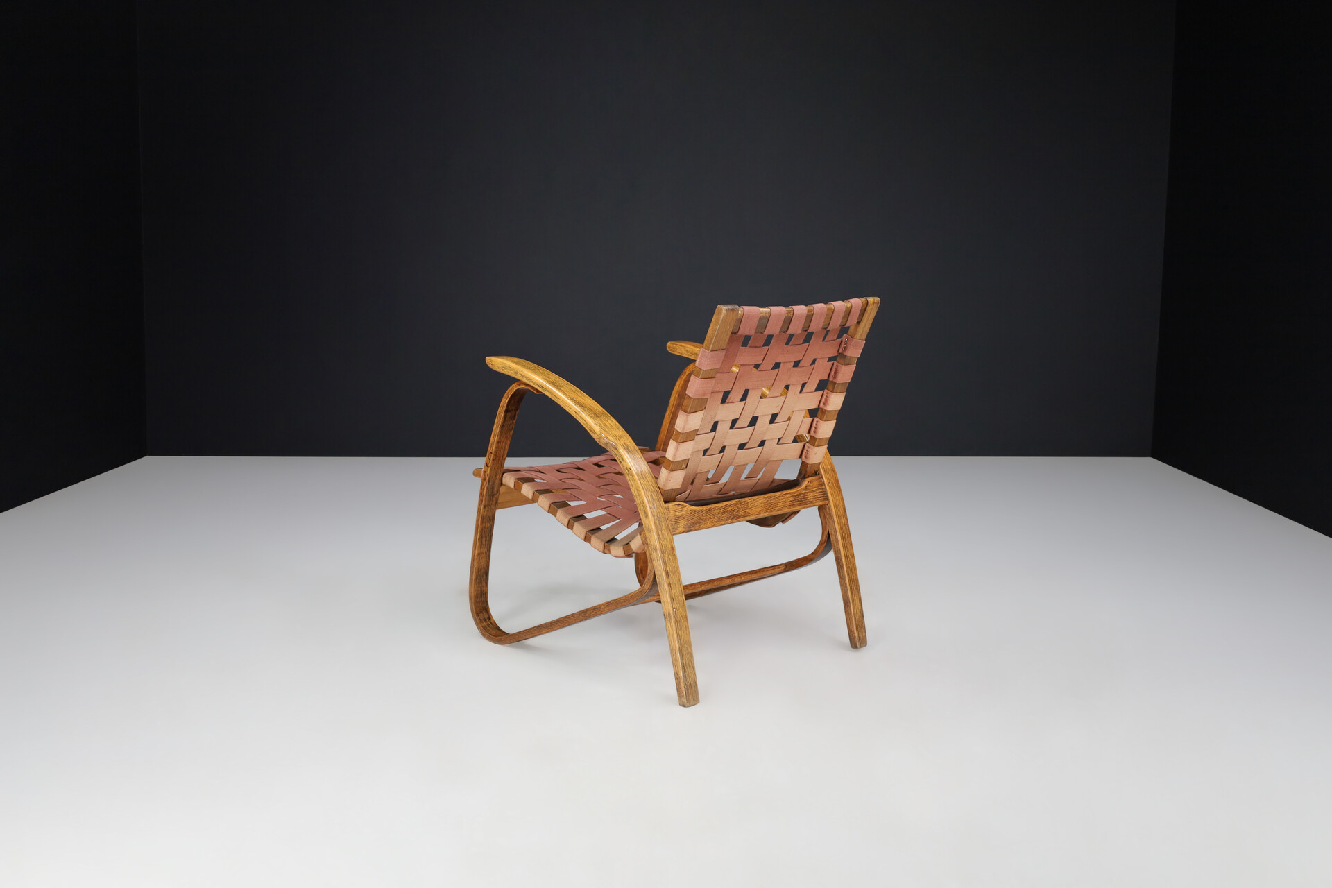Mid-Century Jan Vaněk Lounge Chair in Bentwood and Canvas, Praque, 1940s Mid-20th century
