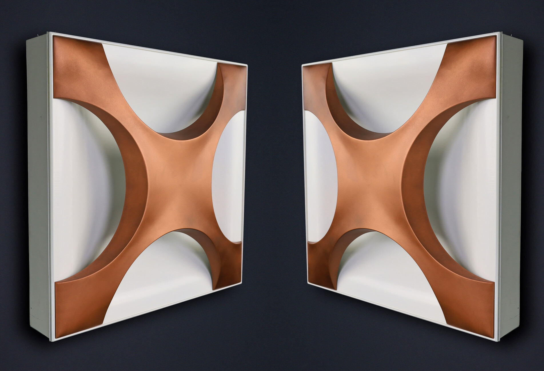 Mid century modern 1968 “Cross Oyster” Wall Sculpture Lights by Rolf Krüger for Staff Leuchten Mid-20th century