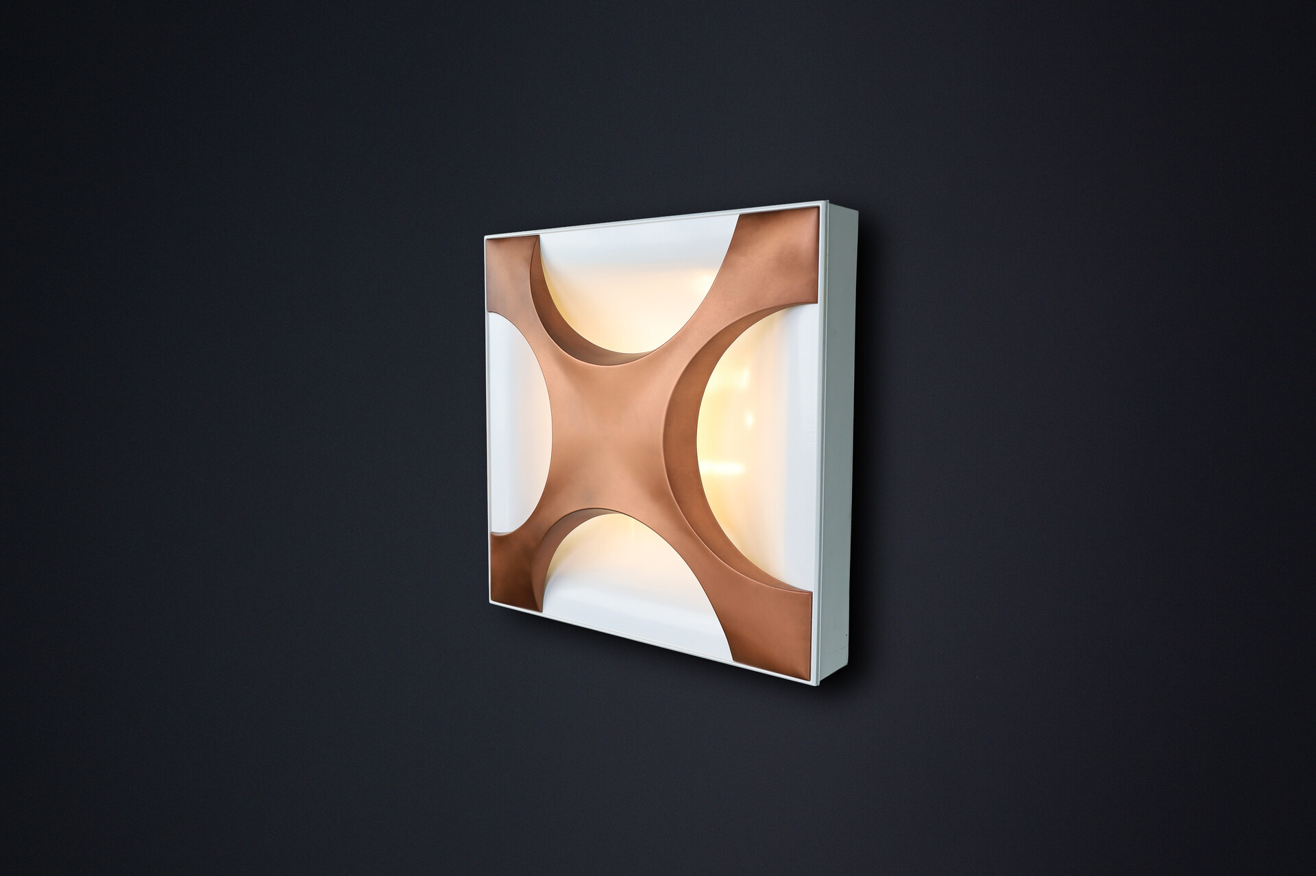 Mid century modern 1968 “Cross Oyster” Wall Sculpture Lights by Rolf Krüger for Staff Leuchten Mid-20th century