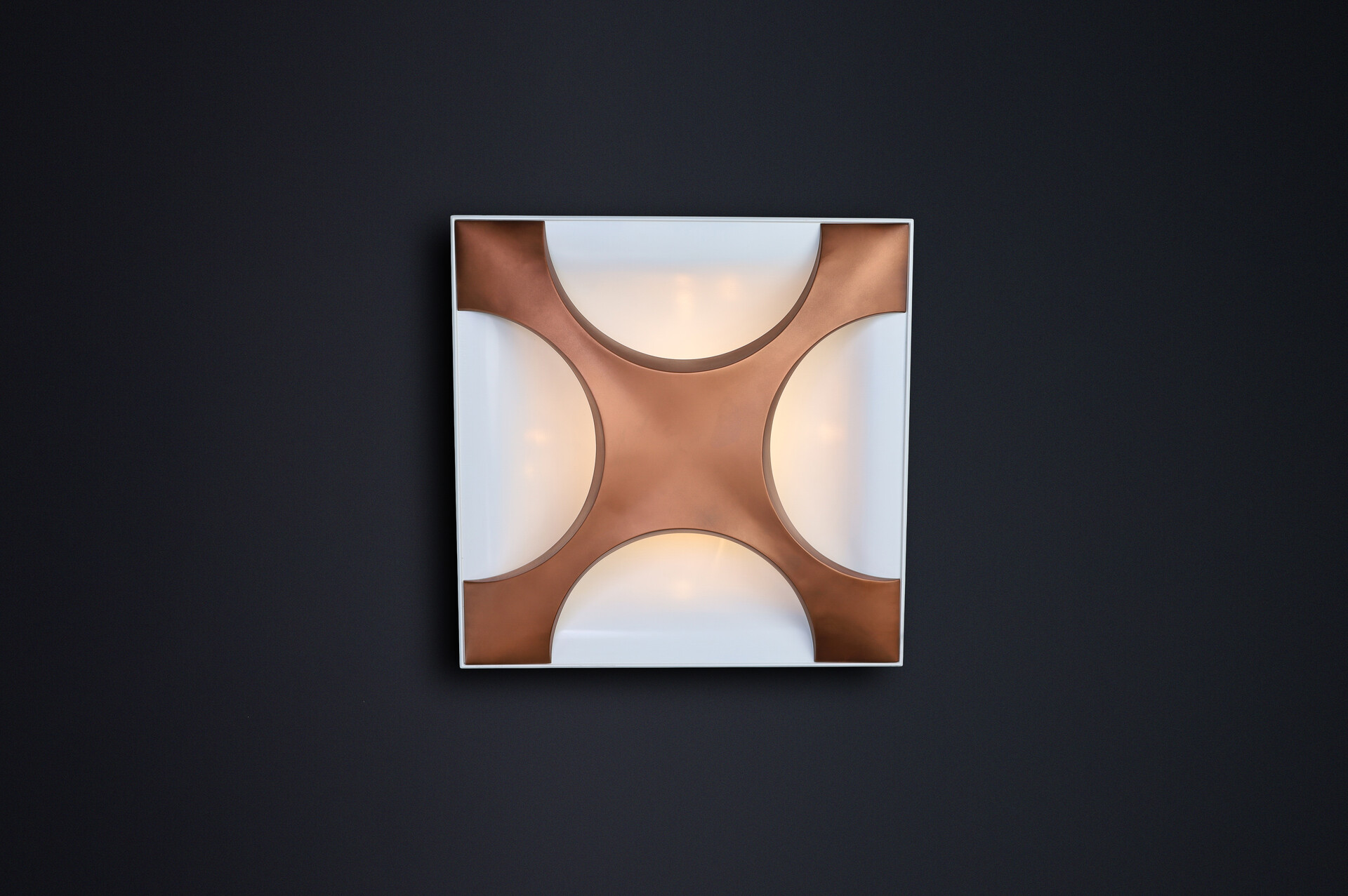 Mid century modern 1968 “Cross Oyster” Wall Sculpture Lights by Rolf Krüger for Staff Leuchten Mid-20th century