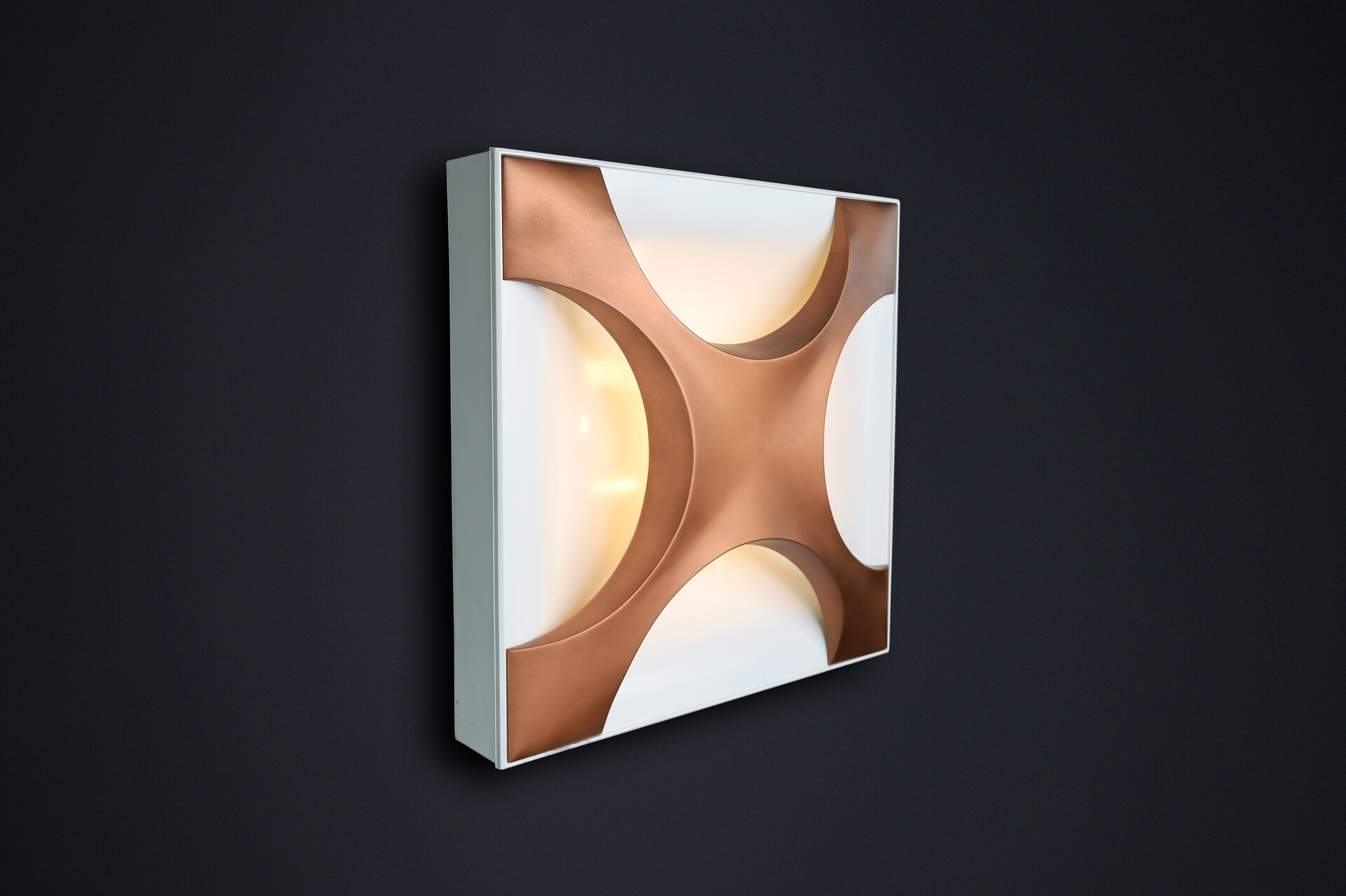 Mid century modern 1968 “Cross Oyster” Wall Sculpture Lights by Rolf Krüger for Staff Leuchten Mid-20th century