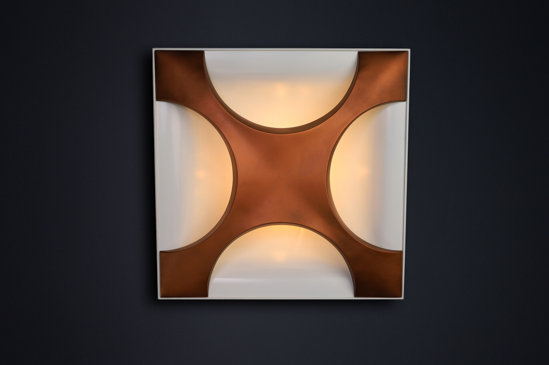 Mid century modern 1968 “Cross Oyster” Wall Sculpture Lights by Rolf Krüger for Staff Leuchten Mid-20th century