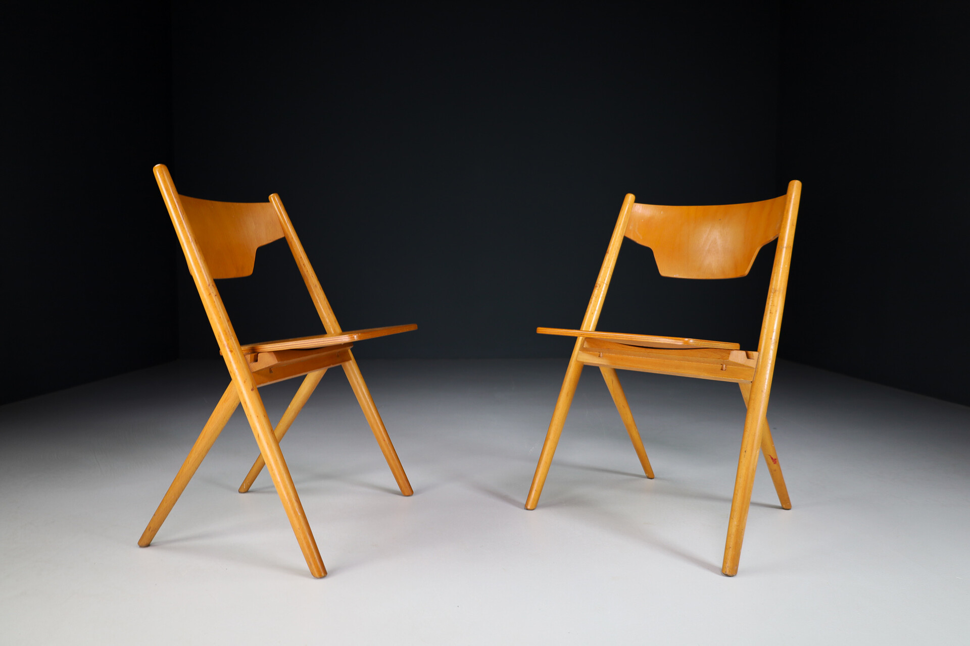 Mid century modern 1970s Stacking Beech Dining Chairs by Hiller, Set/8 Germany Mid-20th century