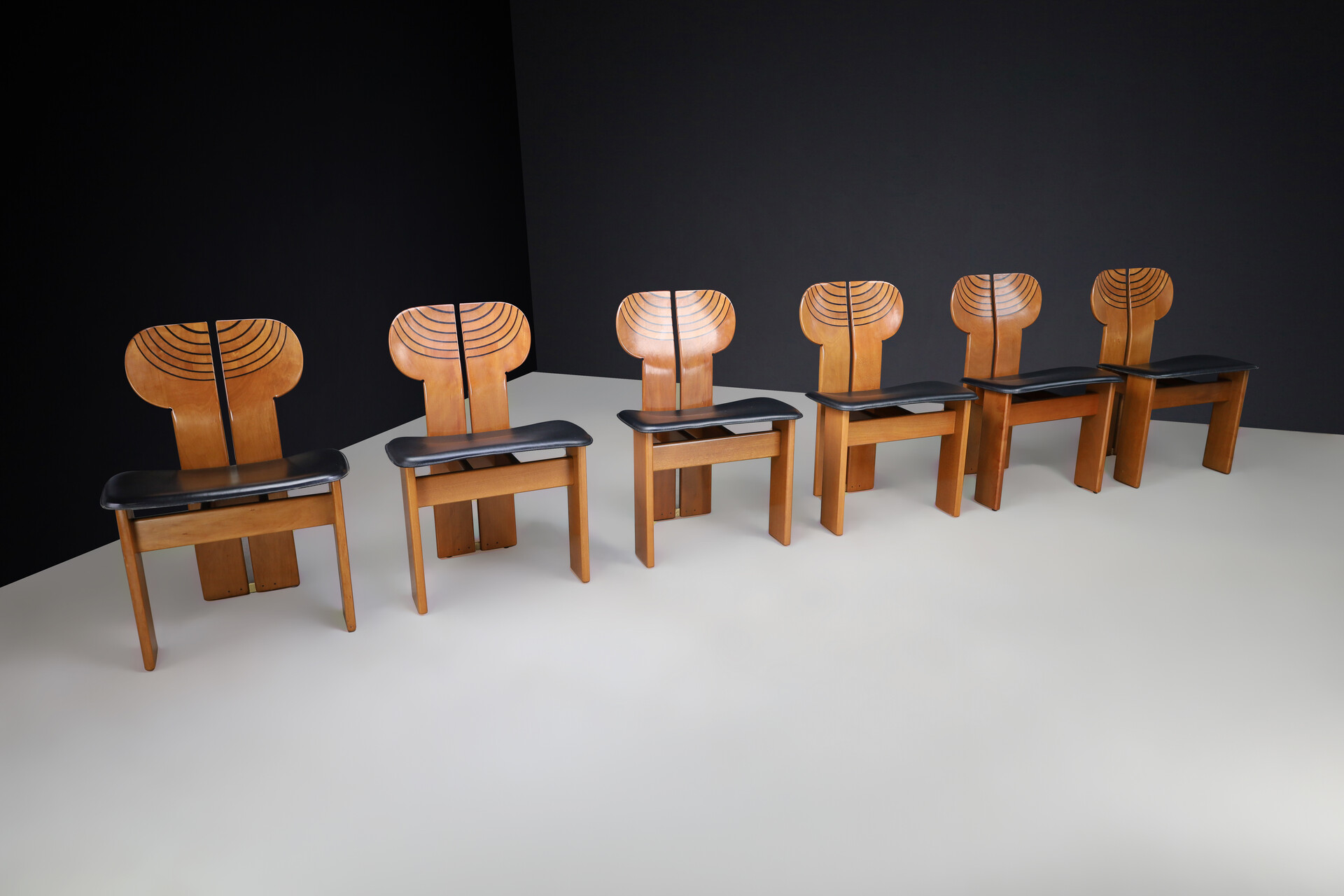Mid century modern Afra & Tobia Scarpa for Maxalto Set of 12 'Africa' Dining Chairs Italy, 1975 Mid-20th century
