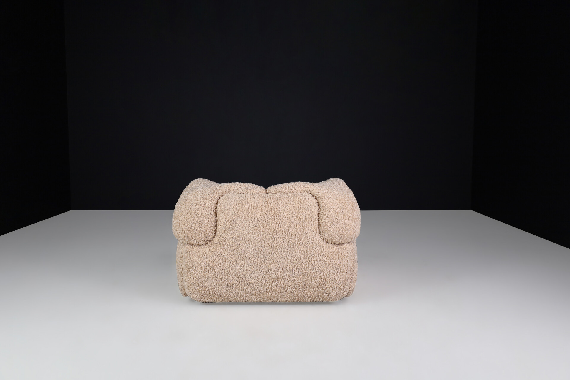 Mid century modern Alberto Rosselli lounge chair For Saporiti 'Confidential' in new teddy upholstery, Italy 1970 Late-20th century