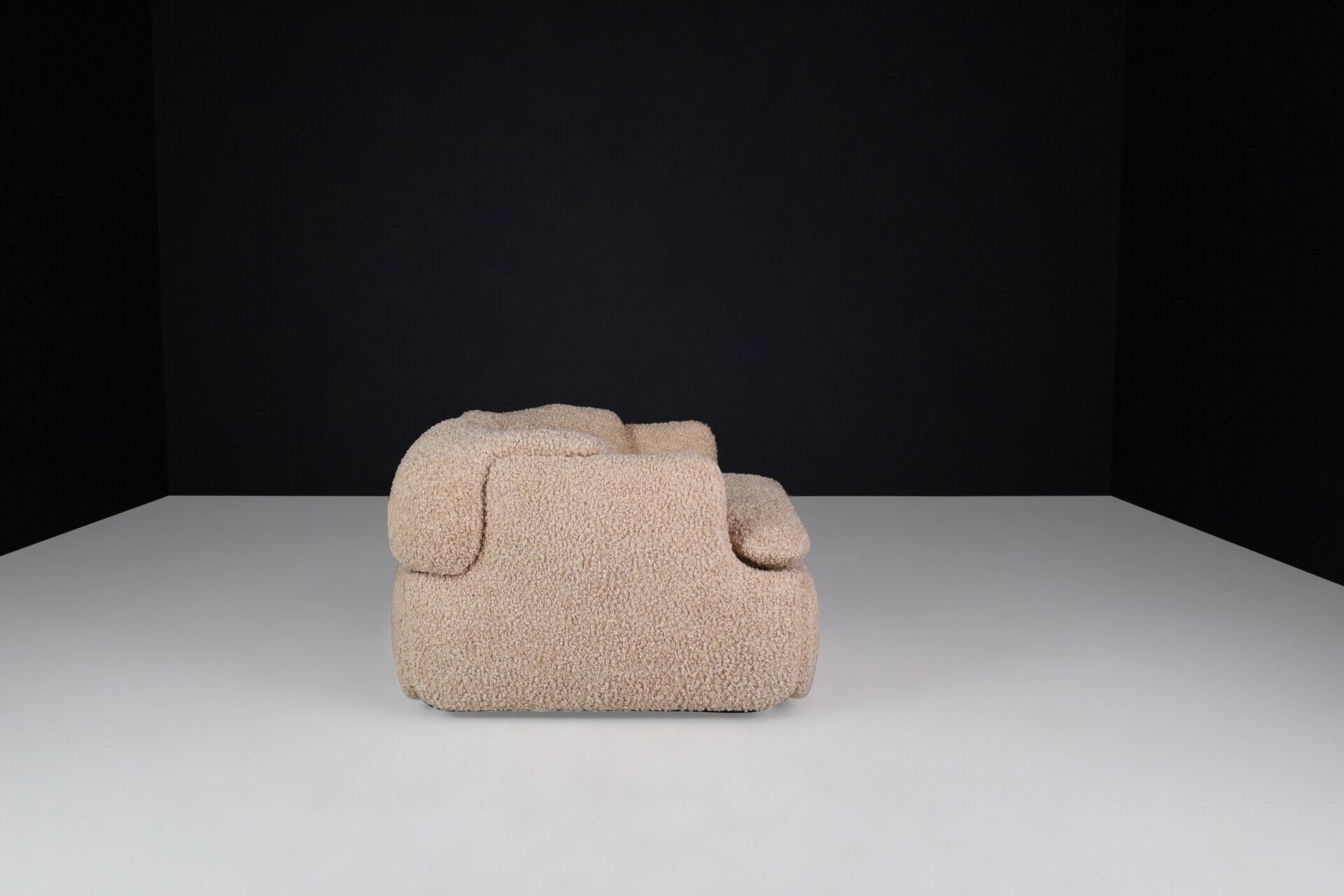 Mid century modern Alberto Rosselli lounge chair For Saporiti 'Confidential' in new teddy upholstery, Italy 1970 Late-20th century