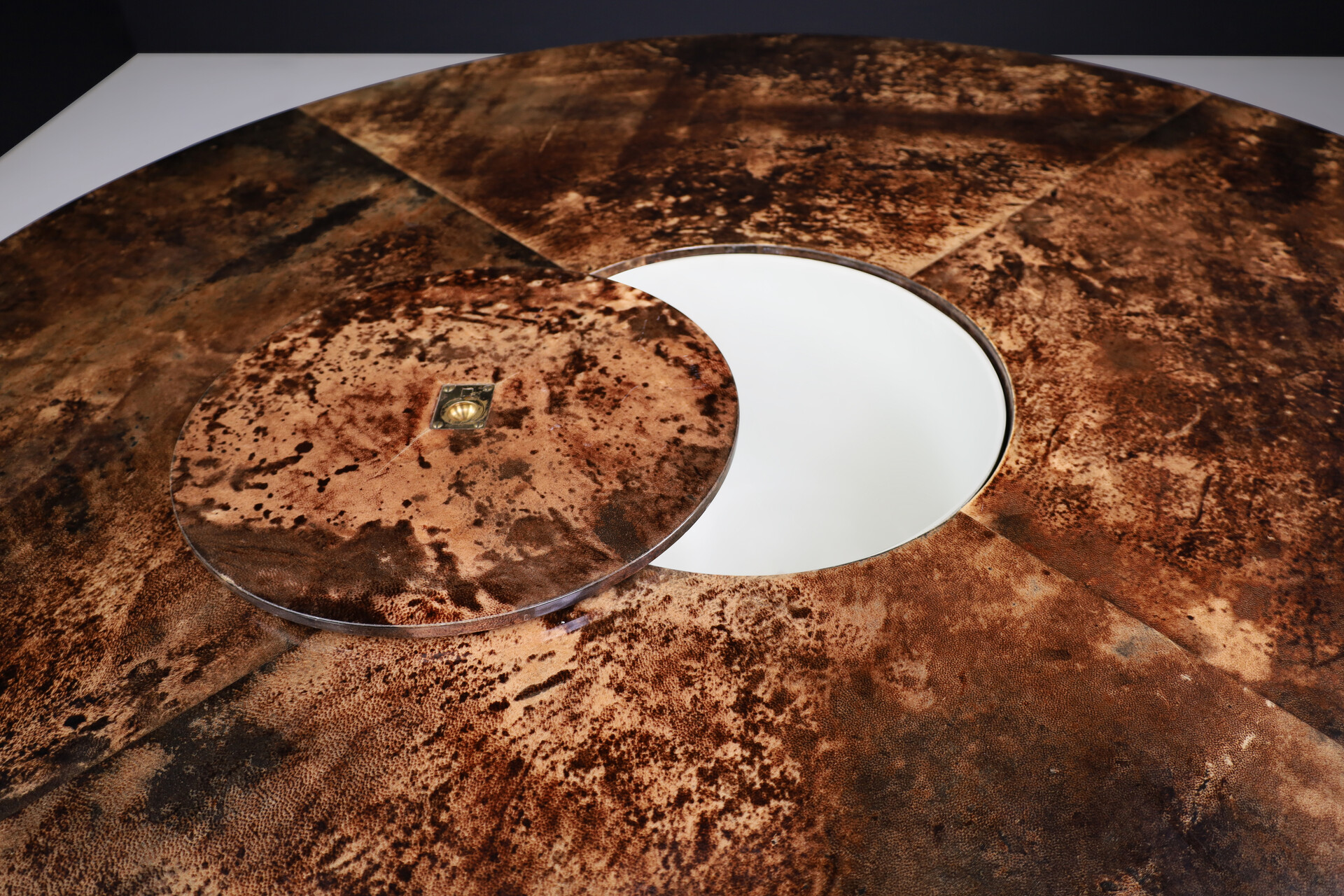 Mid century modern Aldo Tura Lacquered Goatskin Round Dining Table, Italy 1960s Mid-20th century