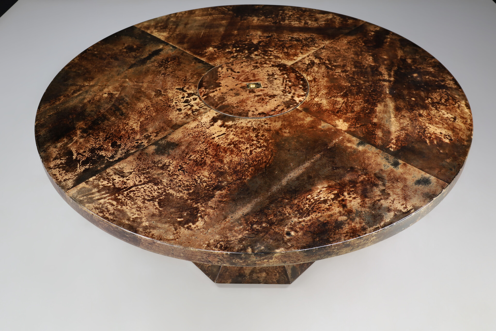 Mid century modern Aldo Tura Lacquered Goatskin Round Dining Table, Italy 1960s Mid-20th century