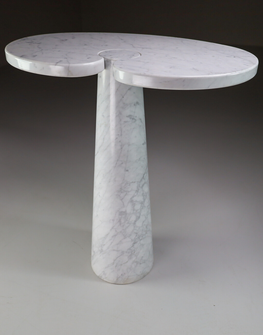 Mid century modern Angelo Mangiarotti Eros Series Side Table in white marble, Italy 1970s Late-20th century