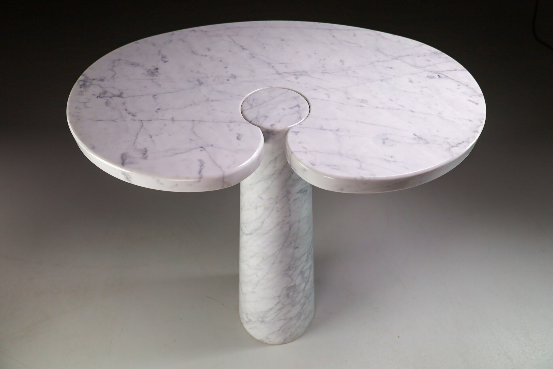 Mid century modern Angelo Mangiarotti Eros Series Side Table in white marble, Italy 1970s Late-20th century