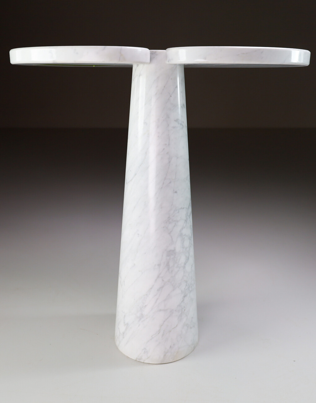 Mid century modern Angelo Mangiarotti Eros Series Side Table in white marble, Italy 1970s Late-20th century