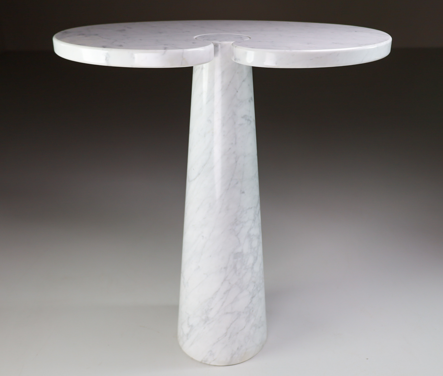 Mid century modern Angelo Mangiarotti Eros Series Side Table in white marble, Italy 1970s Late-20th century
