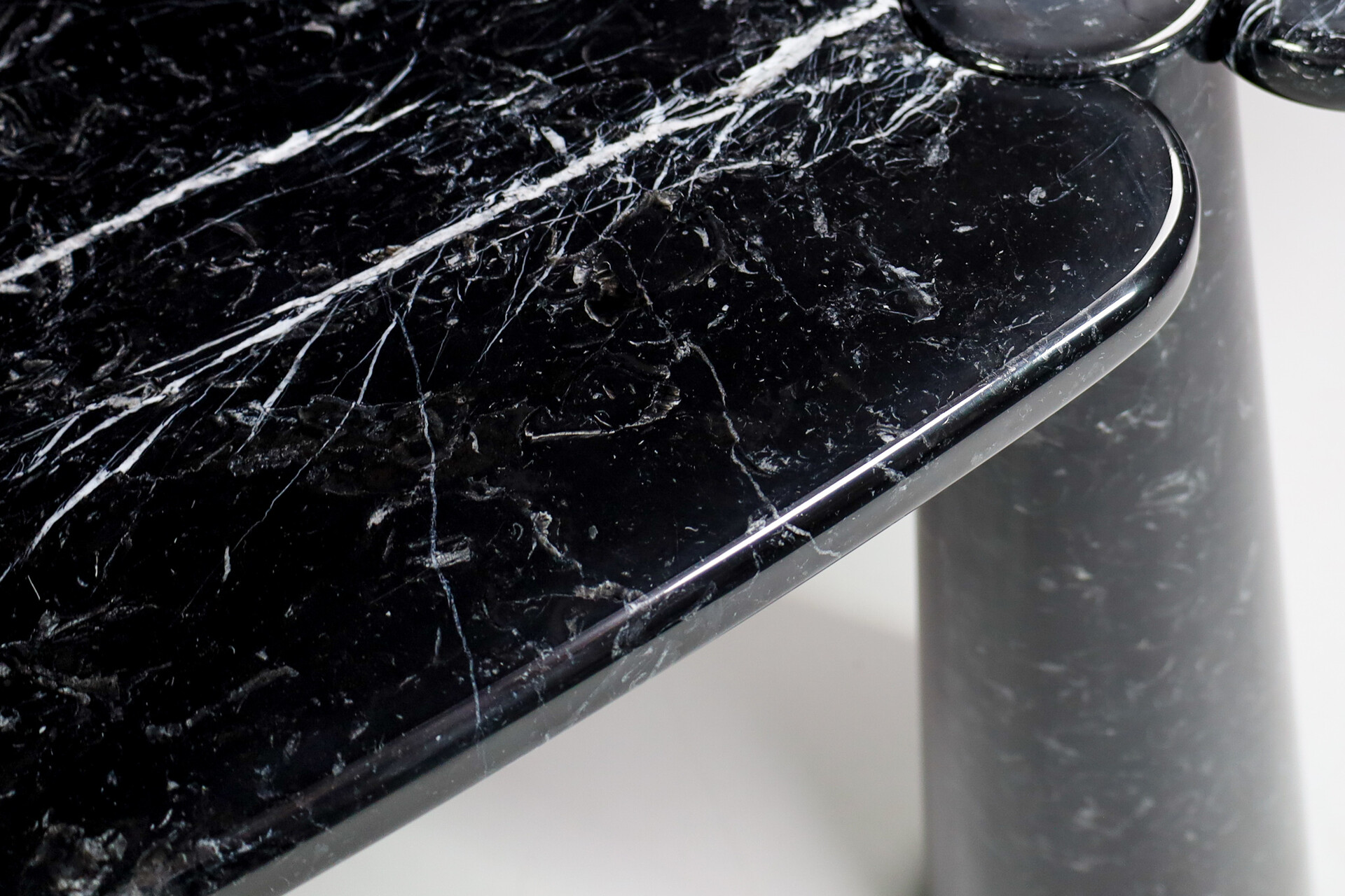 Mid century modern Angelo Mangiarotti for Skipper Black Marquina Marble 