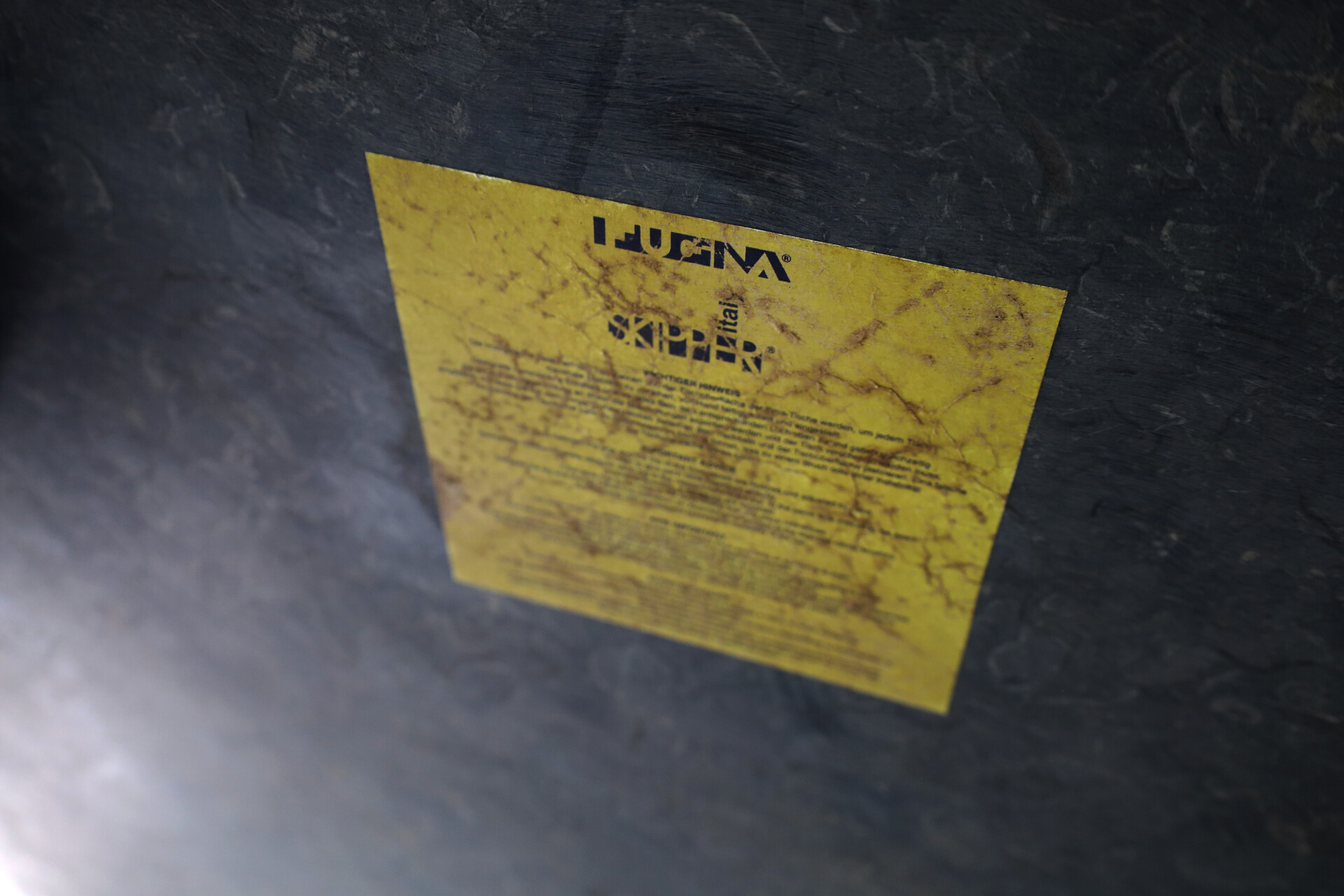 Mid century modern Angelo Mangiarotti for Skipper 'Eros' Round Dining Table in Marquina Marble, Italy 1970s Late-20th century