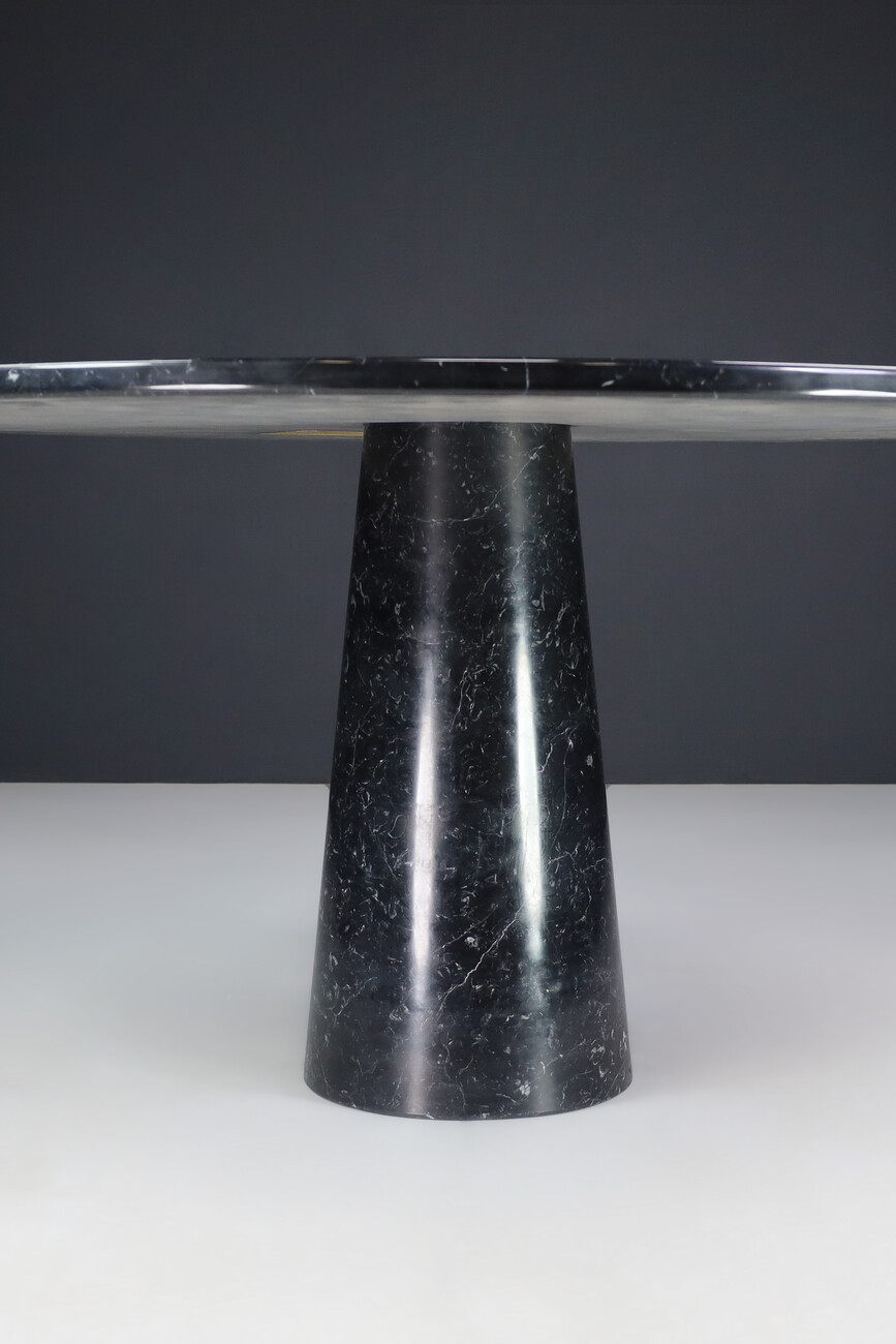 Mid century modern Angelo Mangiarotti for Skipper 'Eros' Round Dining Table in Marquina Marble, Italy 1970s Late-20th century
