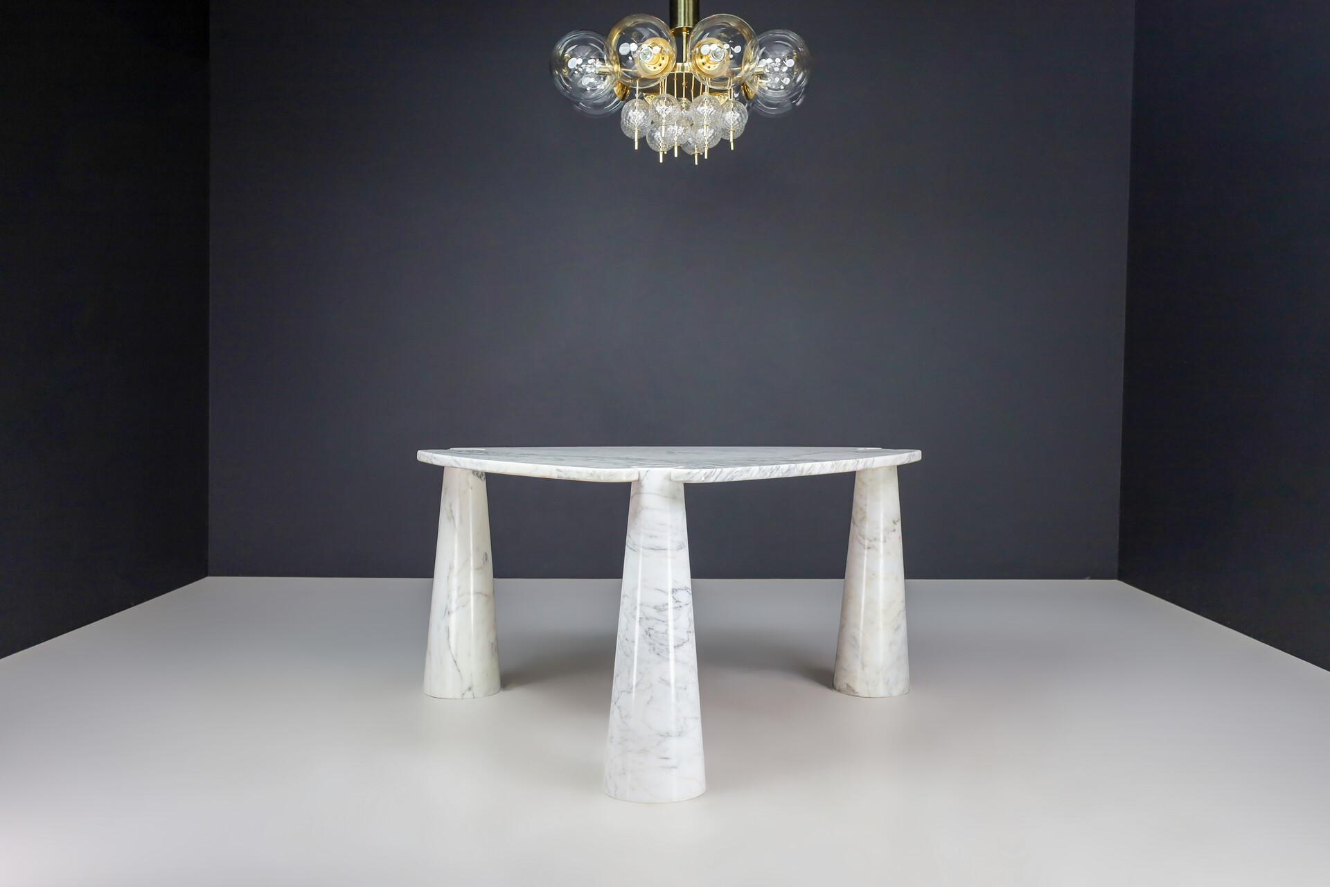 Mid century modern Angelo Mangiarotti for Skipper White Carrara Marble Eros Triangle Center Table, Italy 1970s Late-20th century