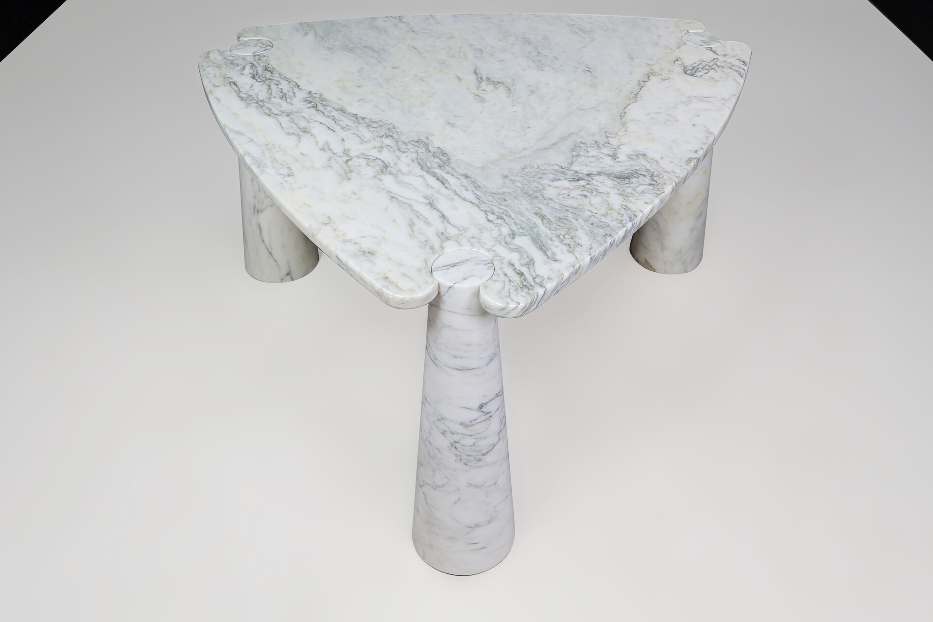 Mid century modern Angelo Mangiarotti for Skipper White Carrara Marble Eros Triangle Center Table, Italy 1970s Late-20th century