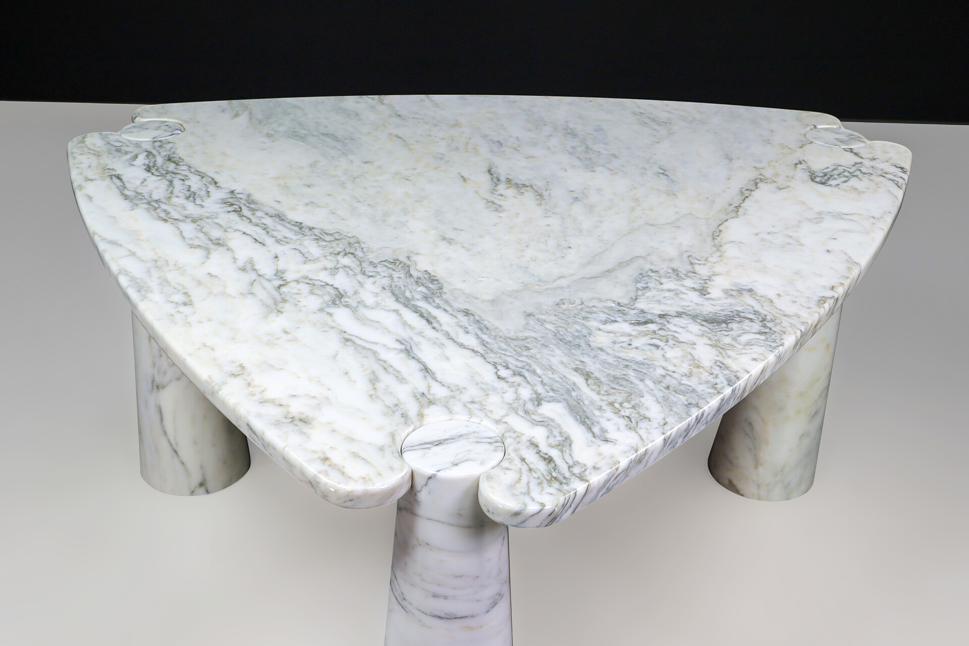 Mid century modern Angelo Mangiarotti for Skipper White Carrara Marble Eros Triangle Center Table, Italy 1970s Late-20th century