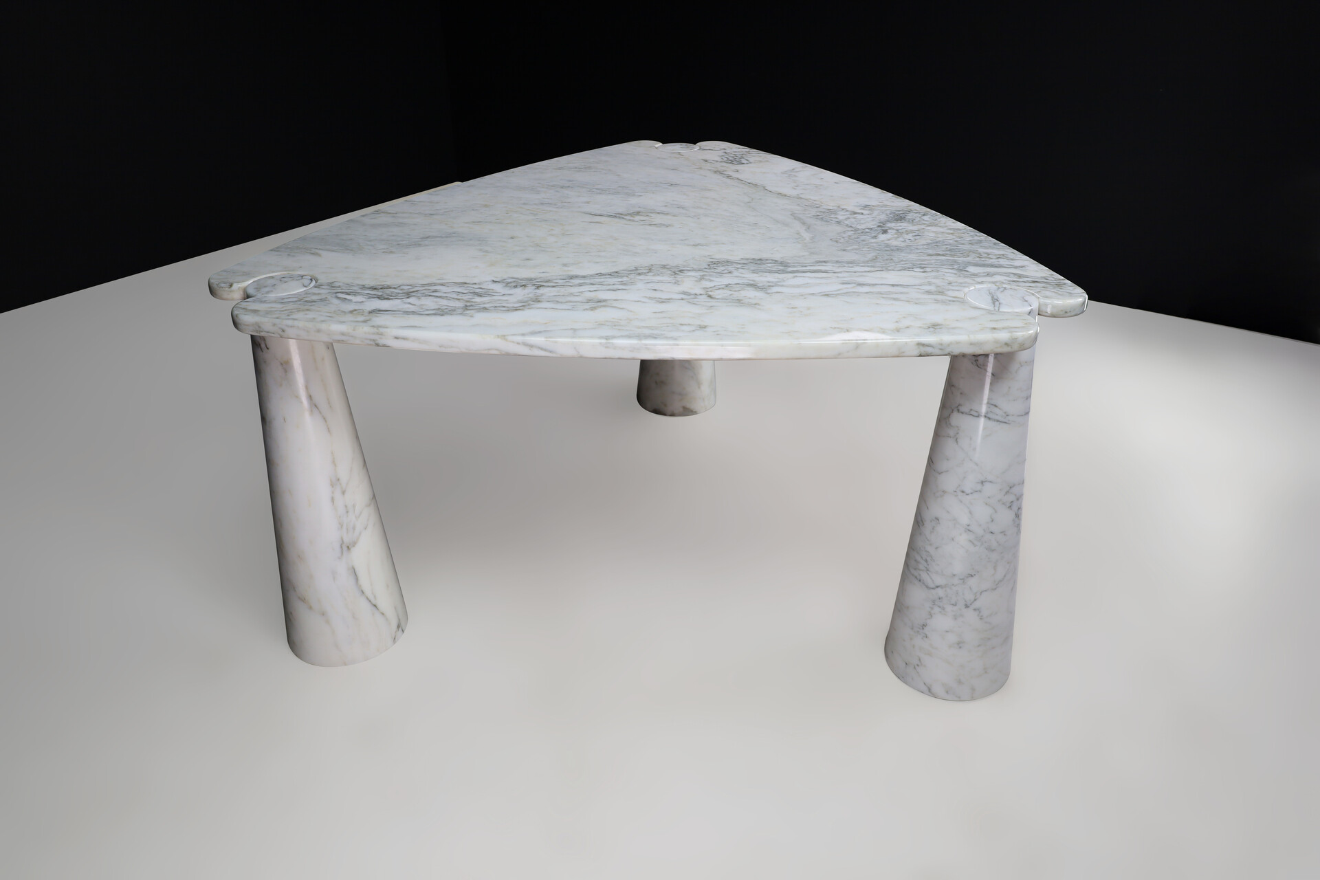 Mid century modern Angelo Mangiarotti for Skipper White Carrara Marble Eros Triangle Center Table, Italy 1970s Late-20th century