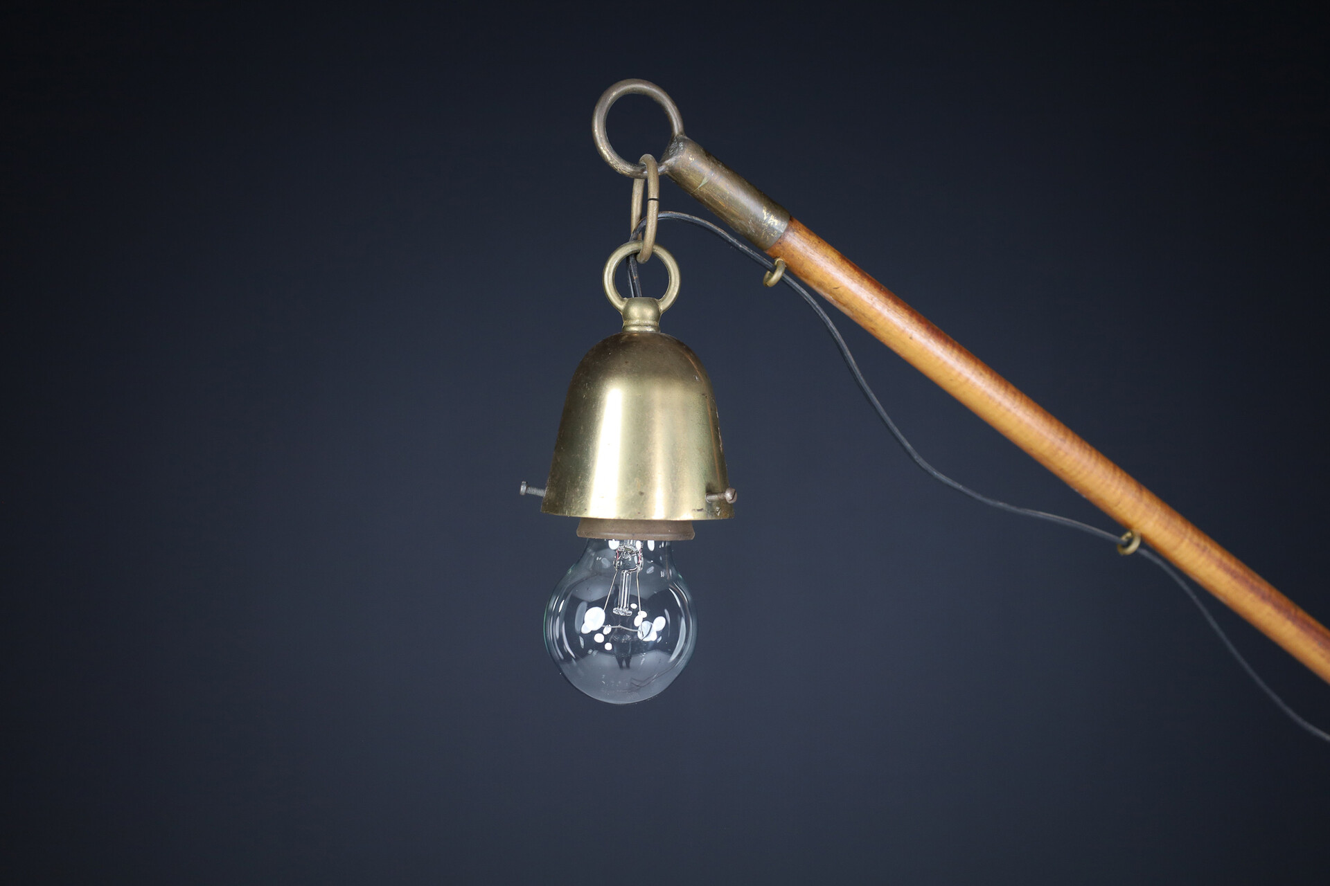 Mid century modern Architectural floor lamp in wood and brass , Austria 1930s Mid-20th century