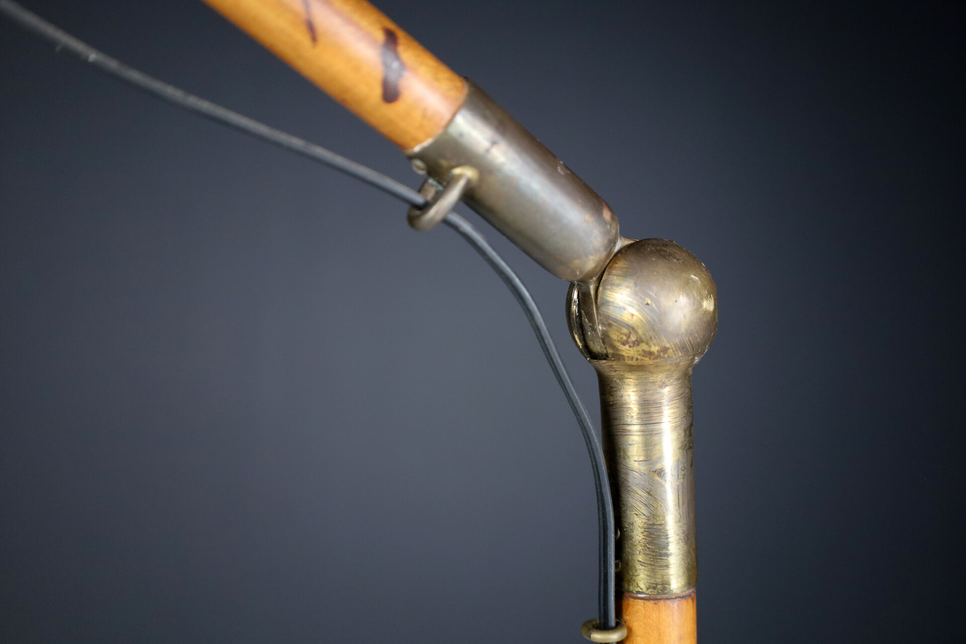 Mid century modern Architectural floor lamp in wood and brass , Austria 1930s Mid-20th century