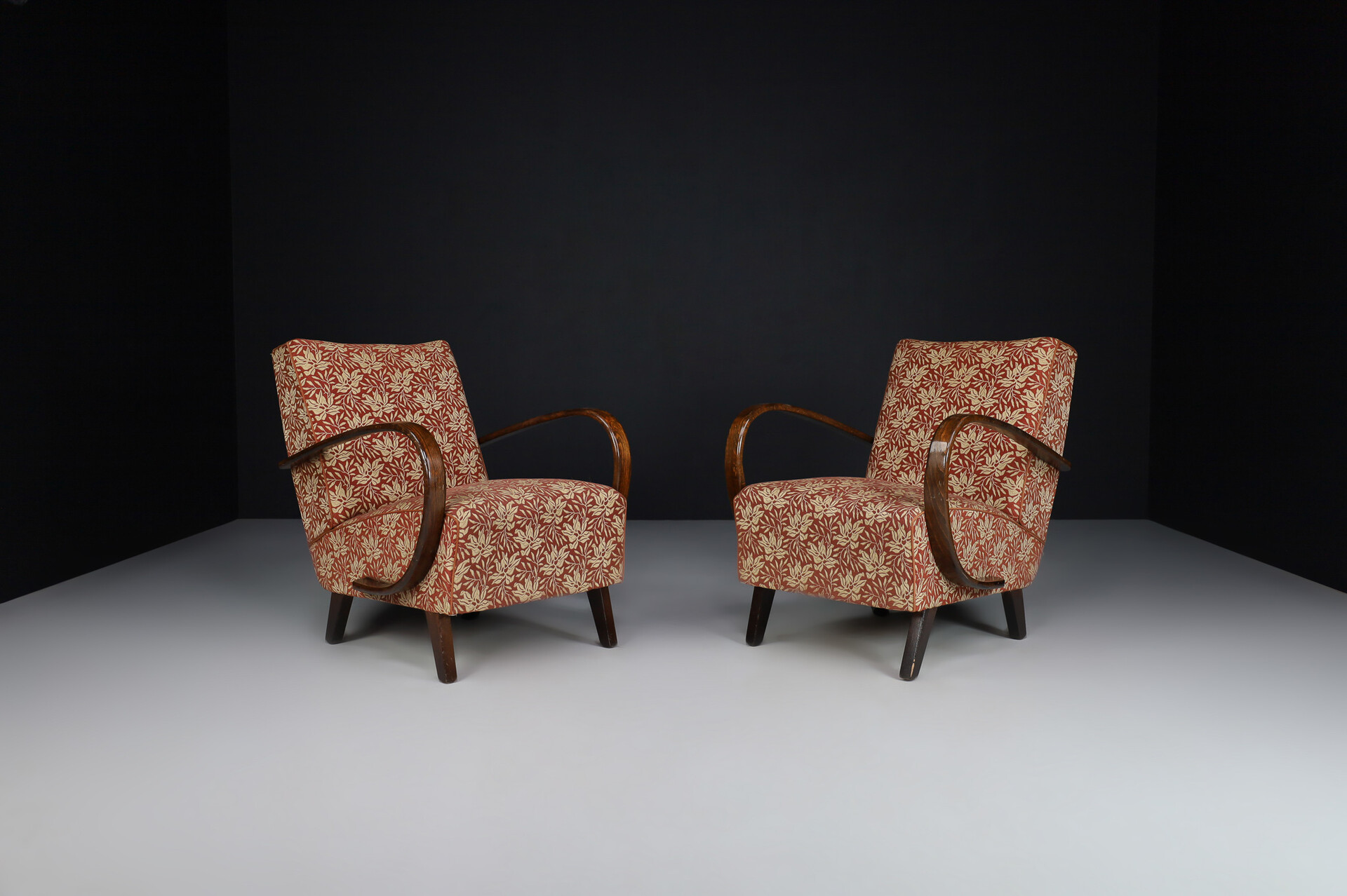 Mid century modern Armchairs By Jindrich Halabala With original Fabric, Prague 1940s Mid-20th century