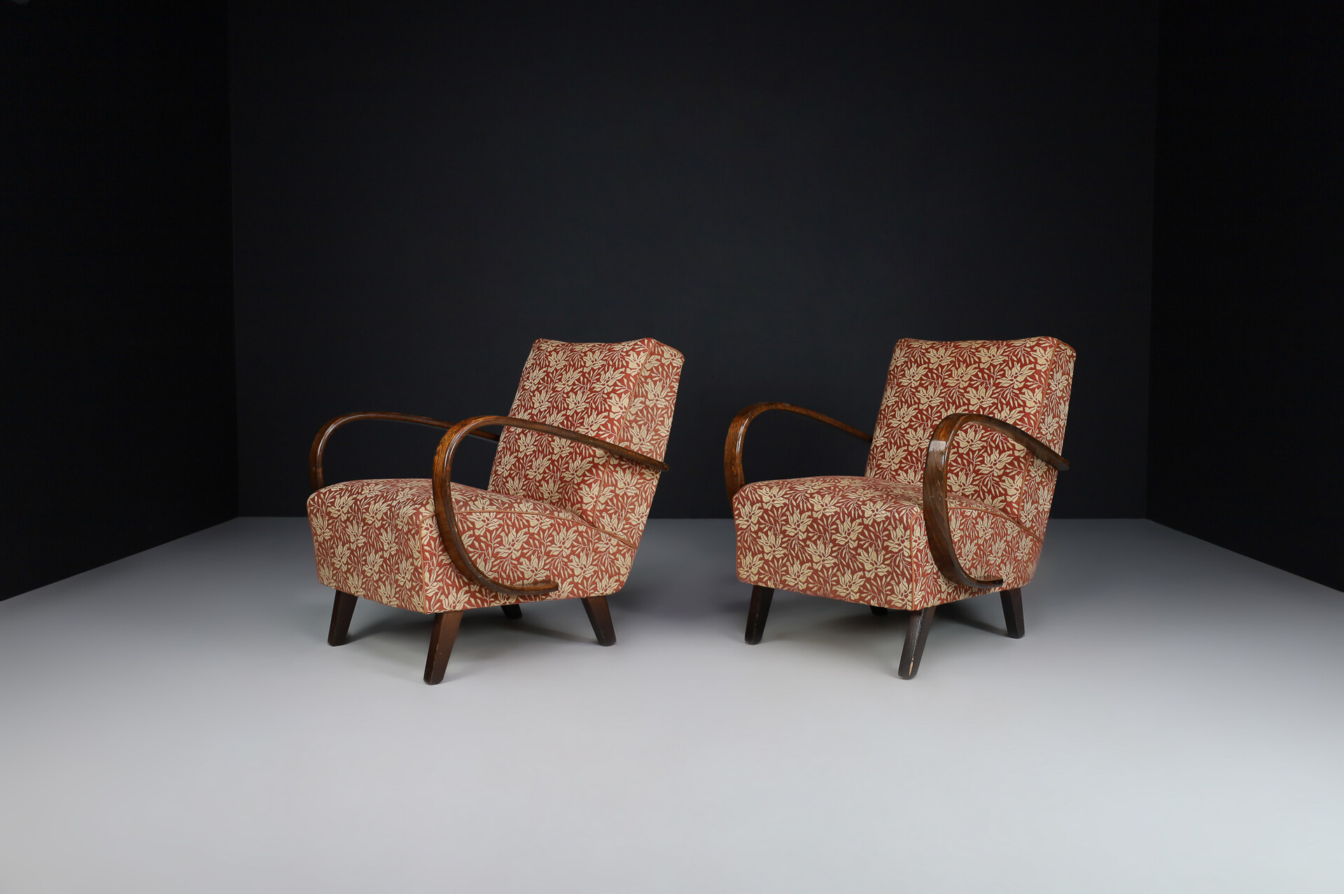 Mid century modern Armchairs By Jindrich Halabala With original Fabric, Prague 1940s Mid-20th century