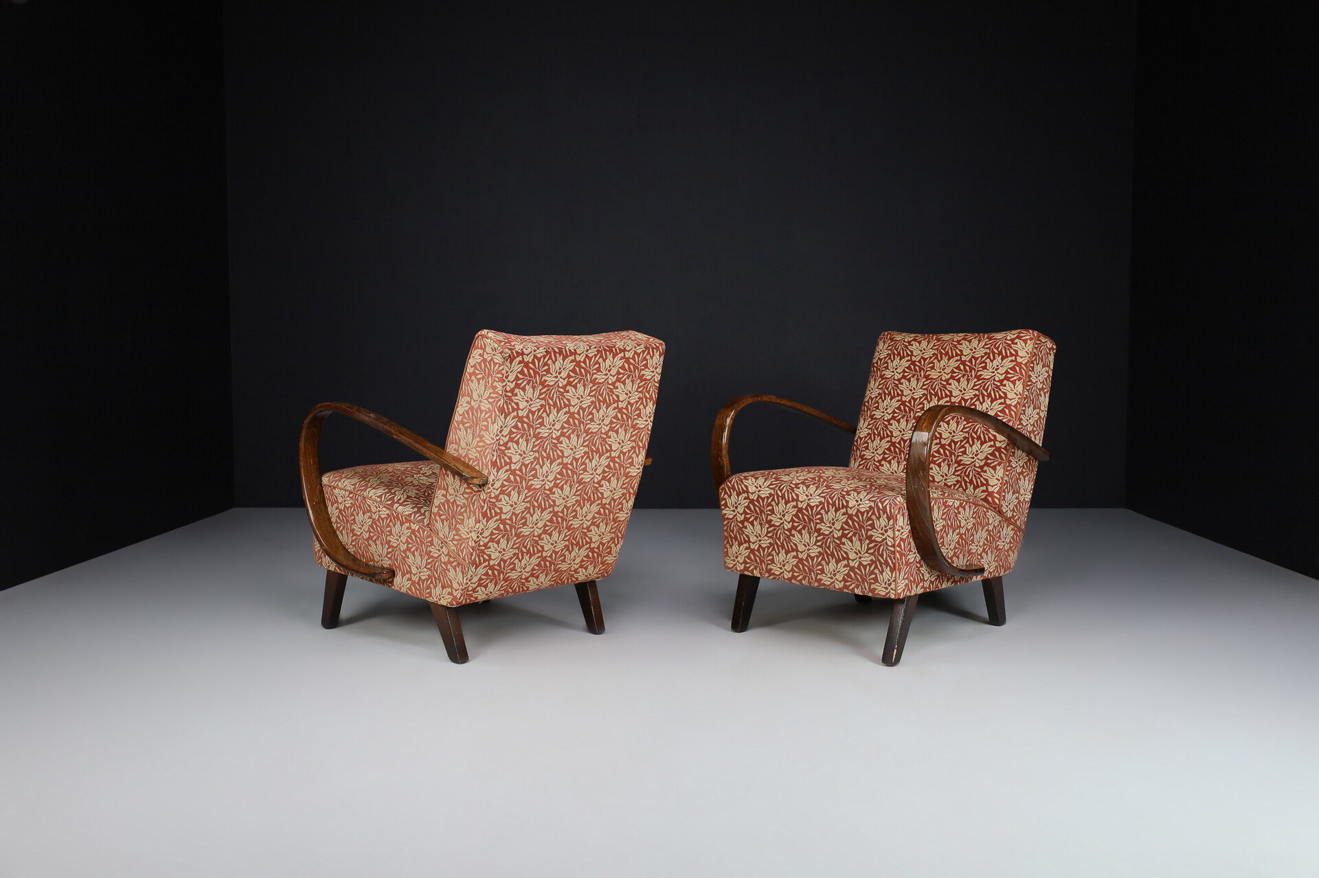 Mid century modern Armchairs By Jindrich Halabala With original Fabric, Prague 1940s Mid-20th century