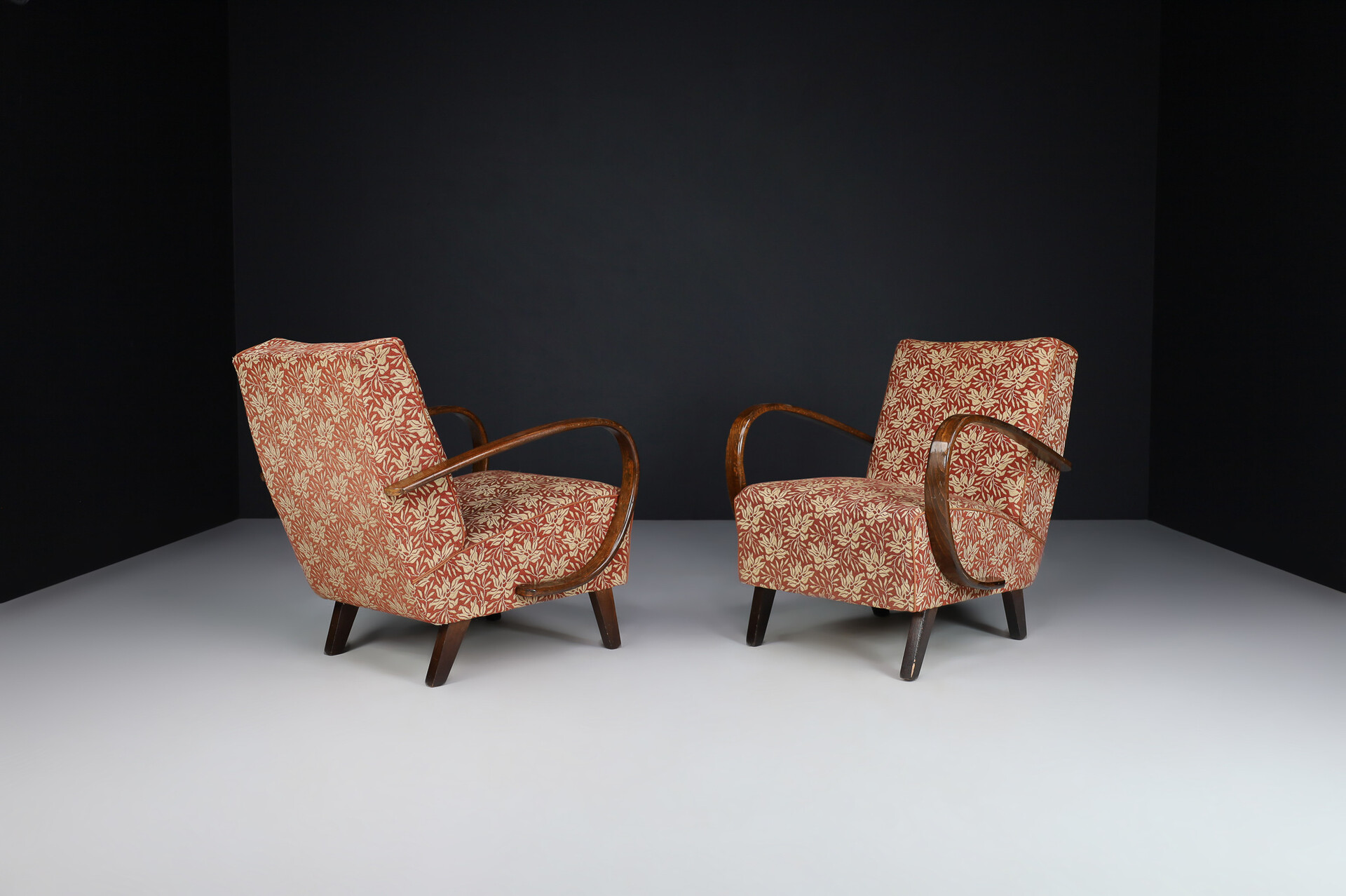Mid century modern Armchairs By Jindrich Halabala With original Fabric, Prague 1940s Mid-20th century