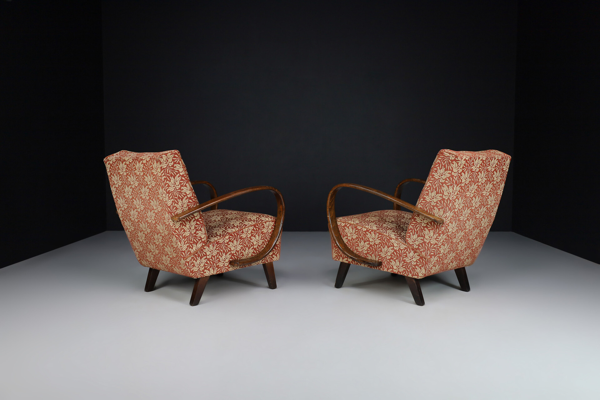 Mid century modern Armchairs By Jindrich Halabala With original Fabric, Prague 1940s Mid-20th century