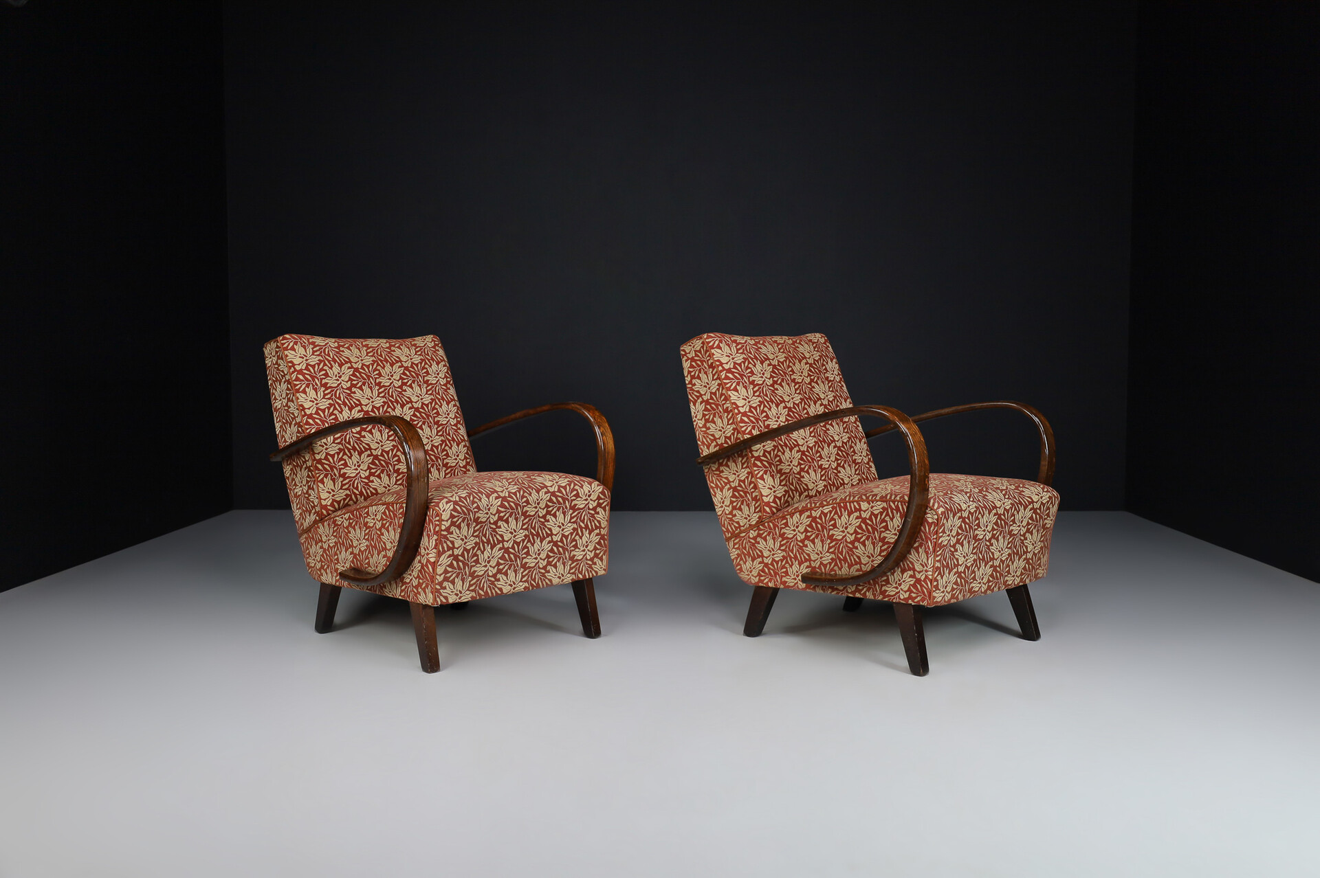 Mid century modern Armchairs By Jindrich Halabala With original Fabric, Prague 1940s Mid-20th century