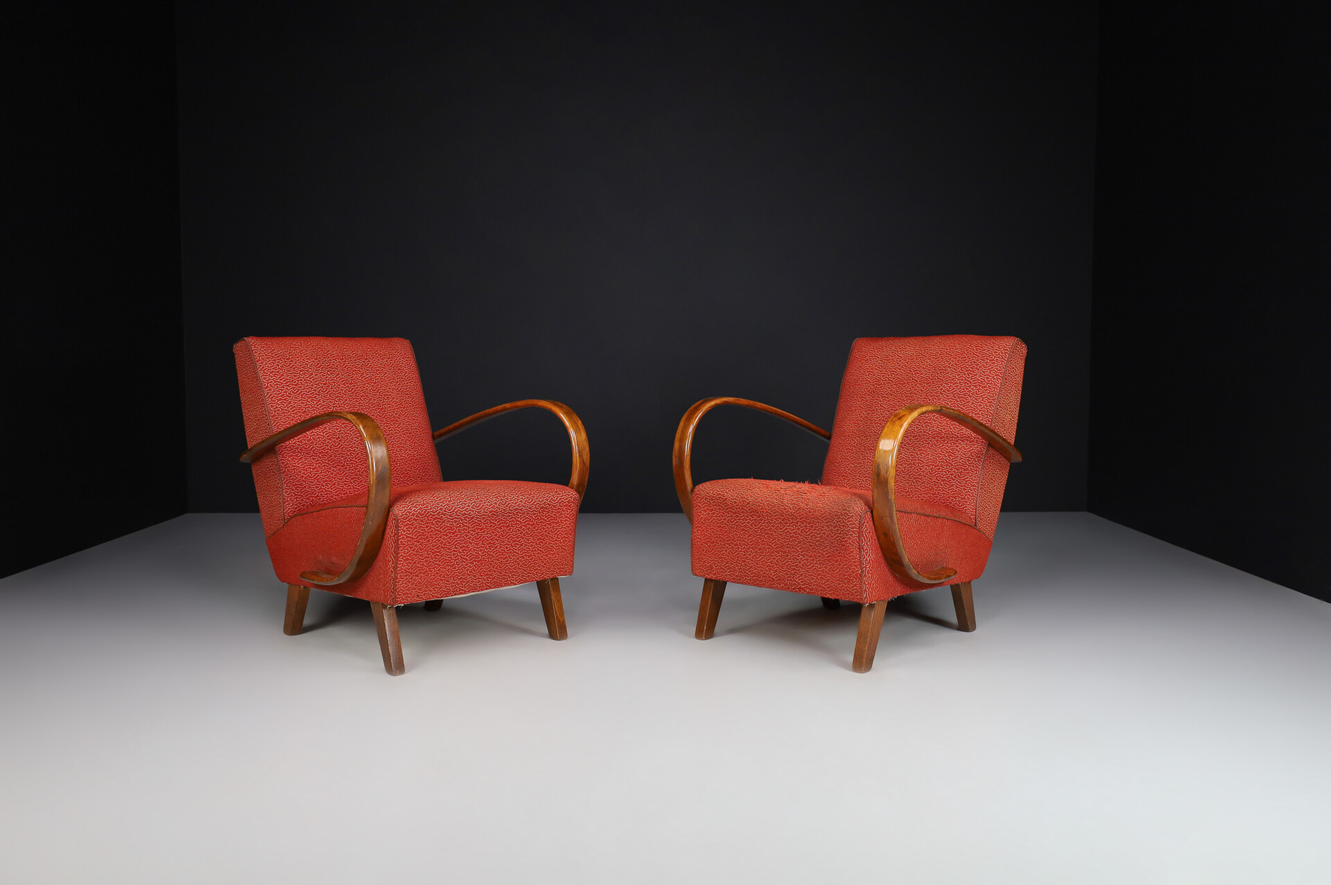 Mid century modern Armchairs By Jindrich Halabala With original Fabric, Prague 1940s Mid-20th century