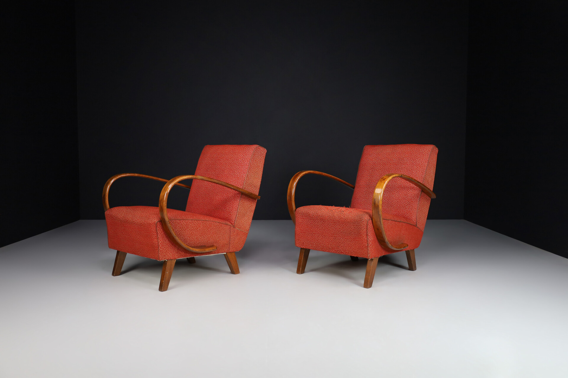 Mid century modern Armchairs By Jindrich Halabala With original Fabric, Prague 1940s Mid-20th century