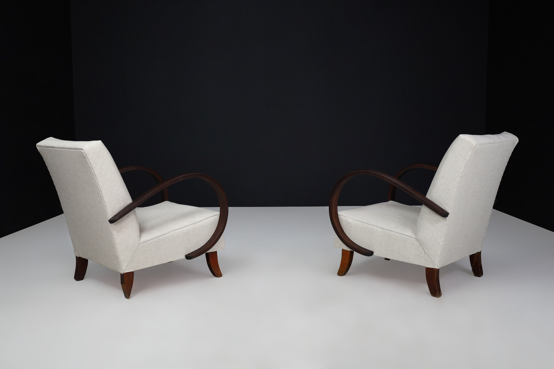 Mid century modern Art deco arm chair with newly upholstered Fabric Praque 1940s Mid-20th century