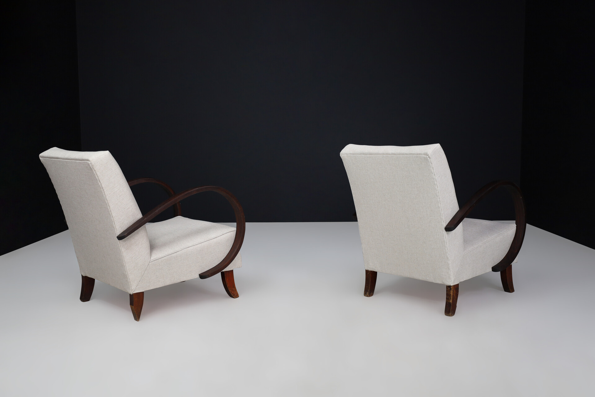 Mid century modern Art deco arm chair with newly upholstered Fabric Praque 1940s Mid-20th century