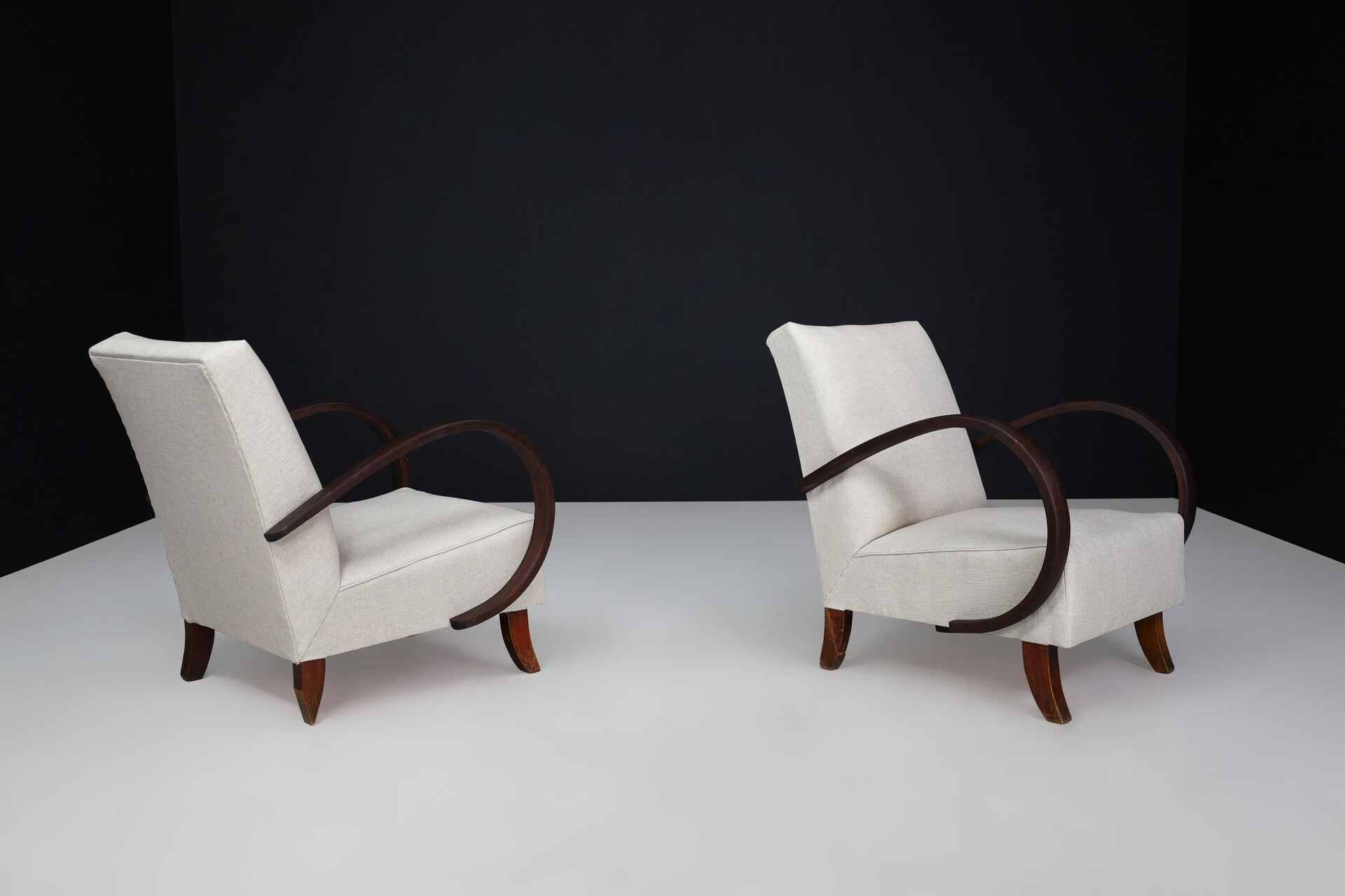 Mid century modern Art deco arm chair with newly upholstered Fabric Praque 1940s Mid-20th century