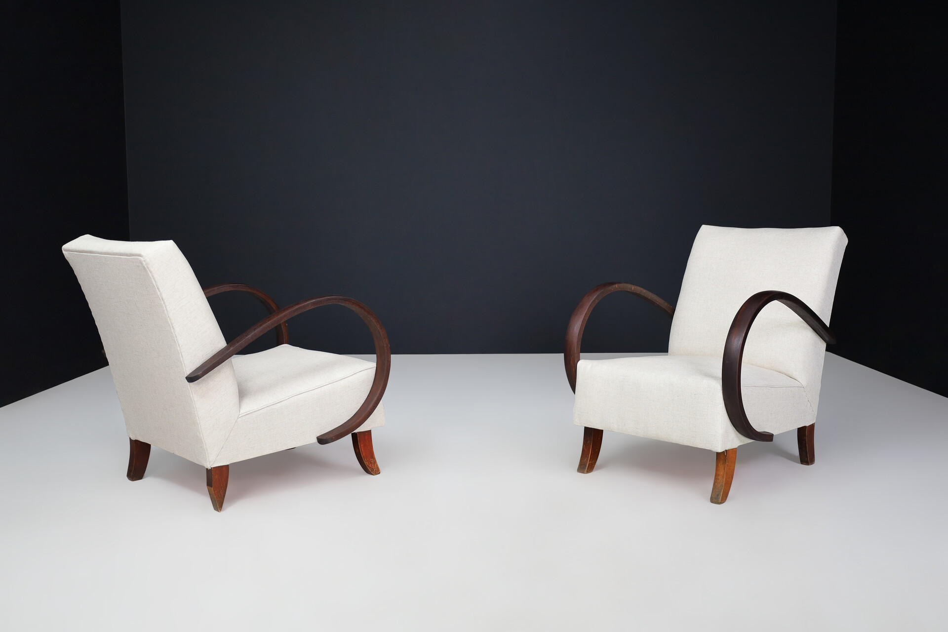 Mid century modern Art deco arm chair with newly upholstered Fabric Praque 1940s Mid-20th century